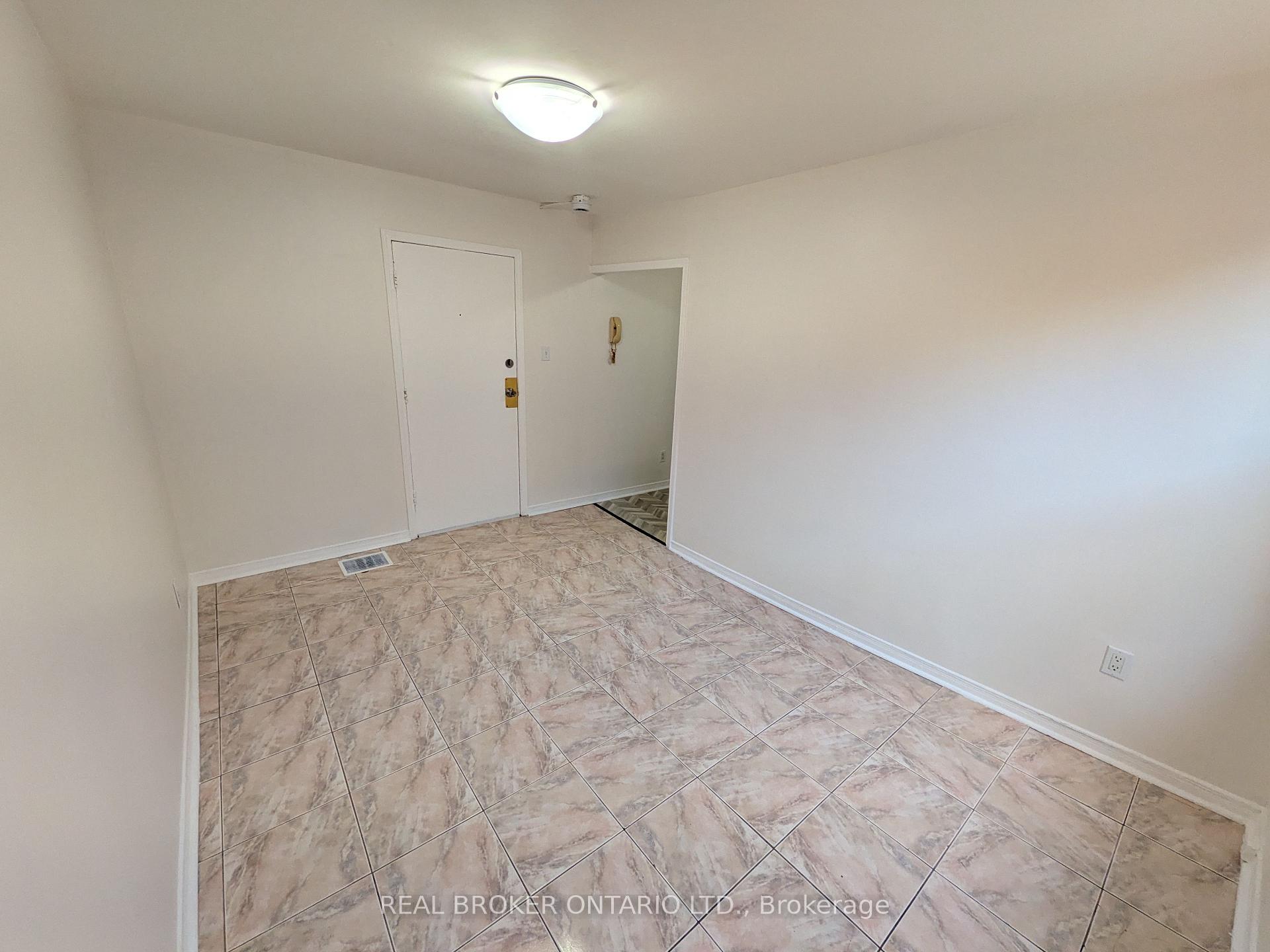 Photo 3 of Unit 2, 22 Barton Street E, Hamilton, Beasley — HOMEH
