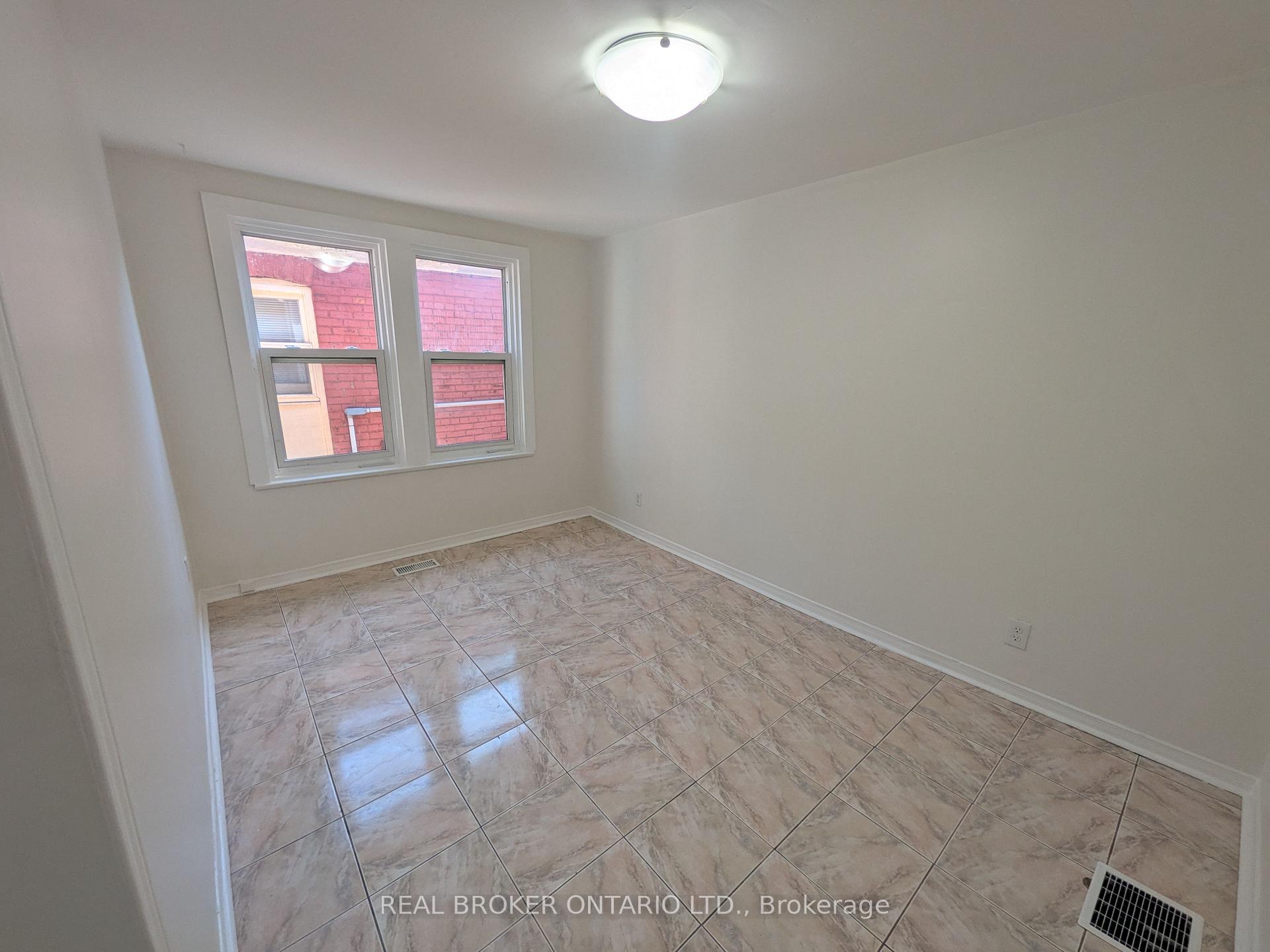 Photo 4 of Unit 2, 22 Barton Street E, Hamilton, Beasley — HOMEH
