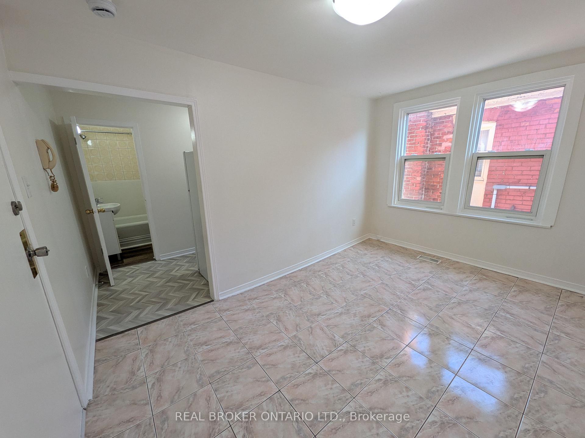 Photo 5 of Unit 2, 22 Barton Street E, Hamilton, Beasley — HOMEH