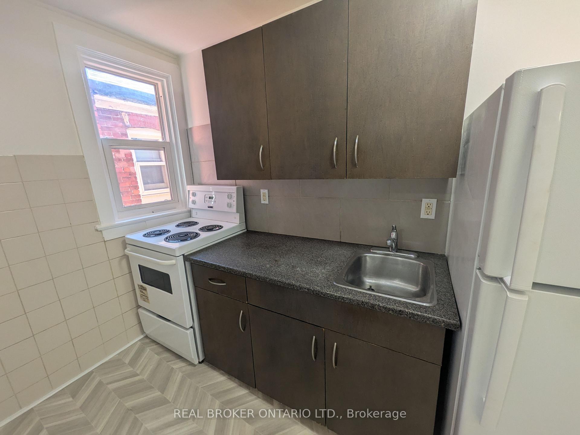 Photo 6 of Unit 2, 22 Barton Street E, Hamilton, Beasley — HOMEH