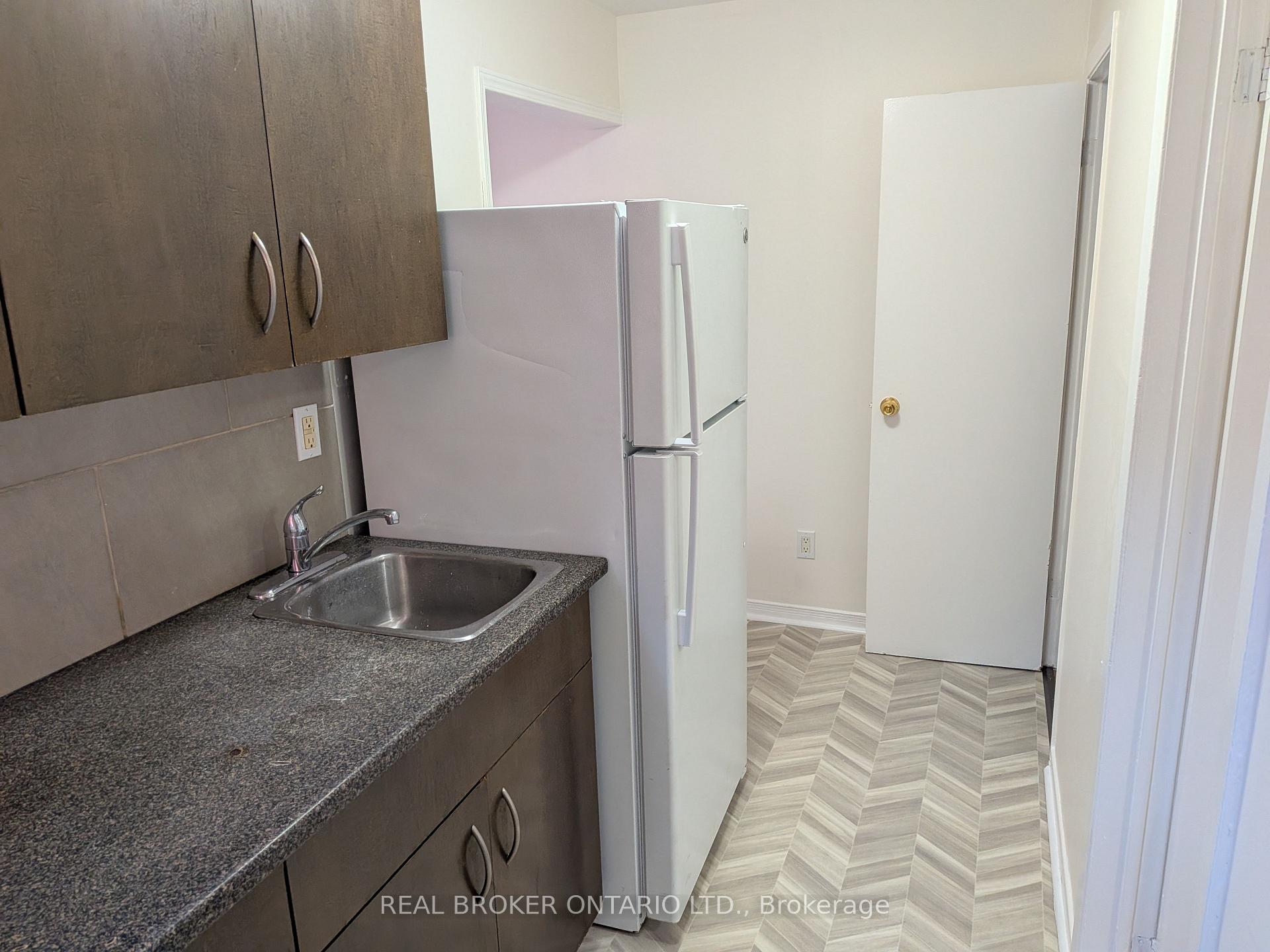 Photo 7 of Unit 2, 22 Barton Street E, Hamilton, Beasley — HOMEH
