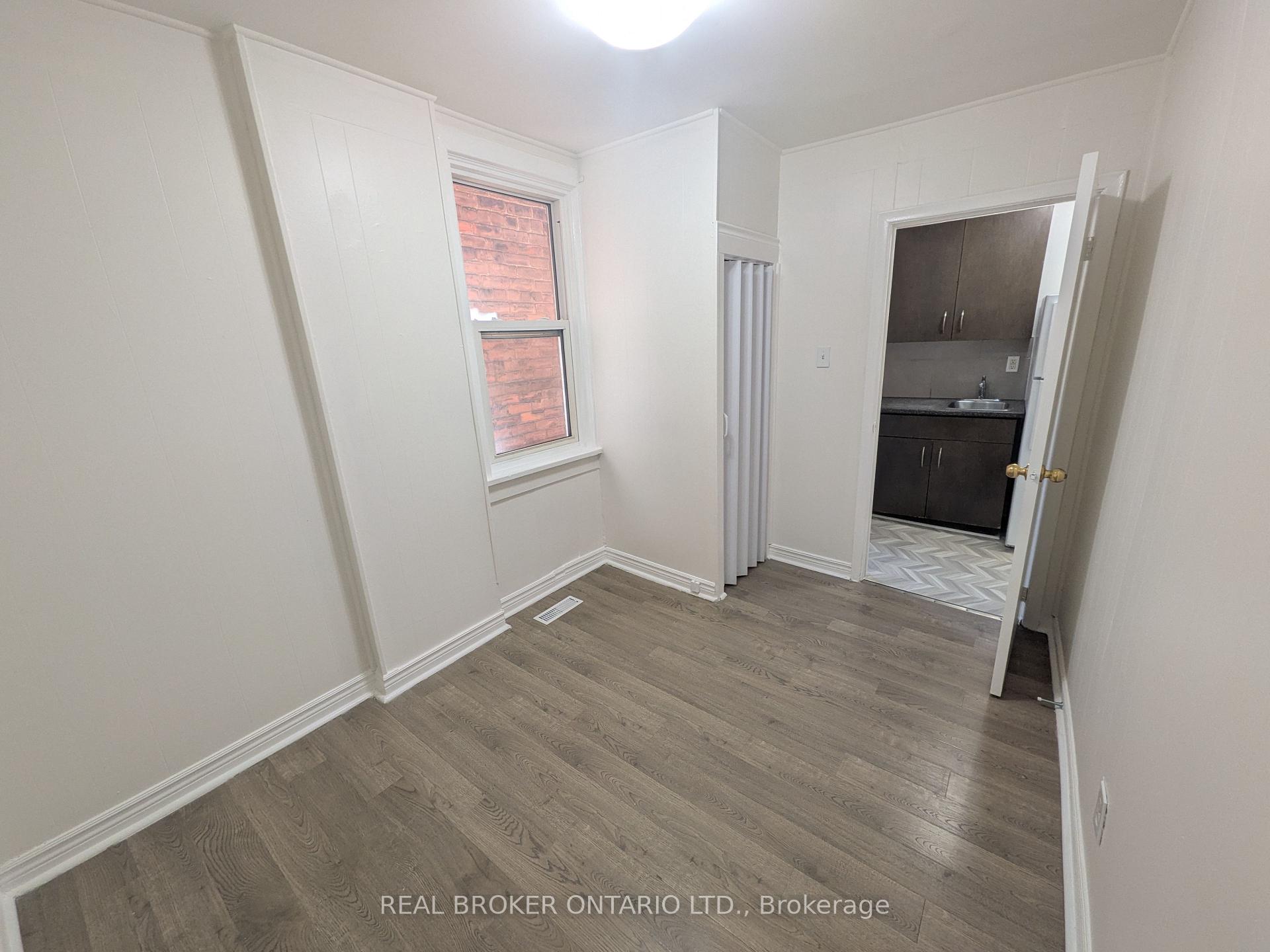 Photo 8 of Unit 2, 22 Barton Street E, Hamilton, Beasley — HOMEH