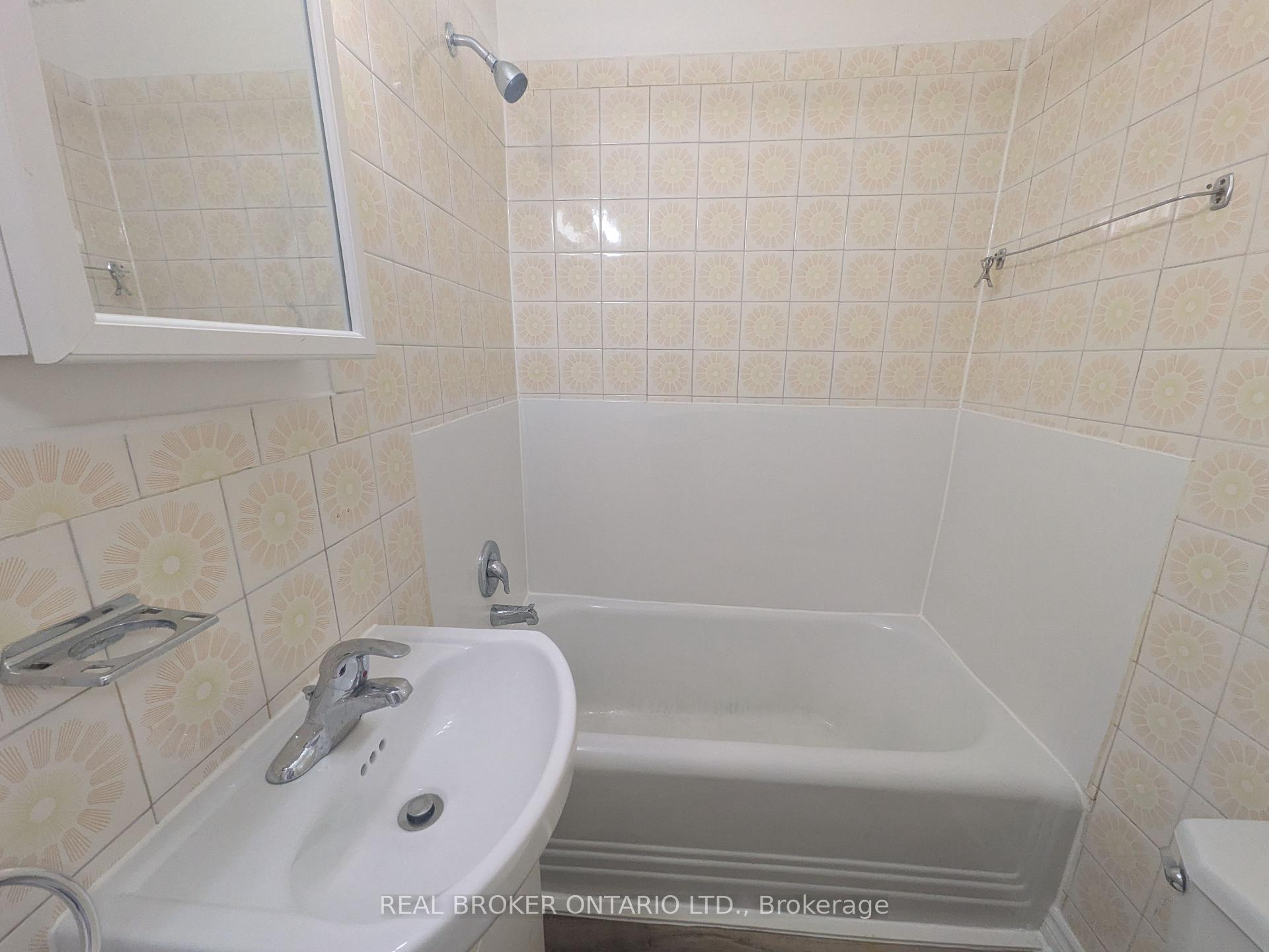 Photo 9 of Unit 2, 22 Barton Street E, Hamilton, Beasley — HOMEH