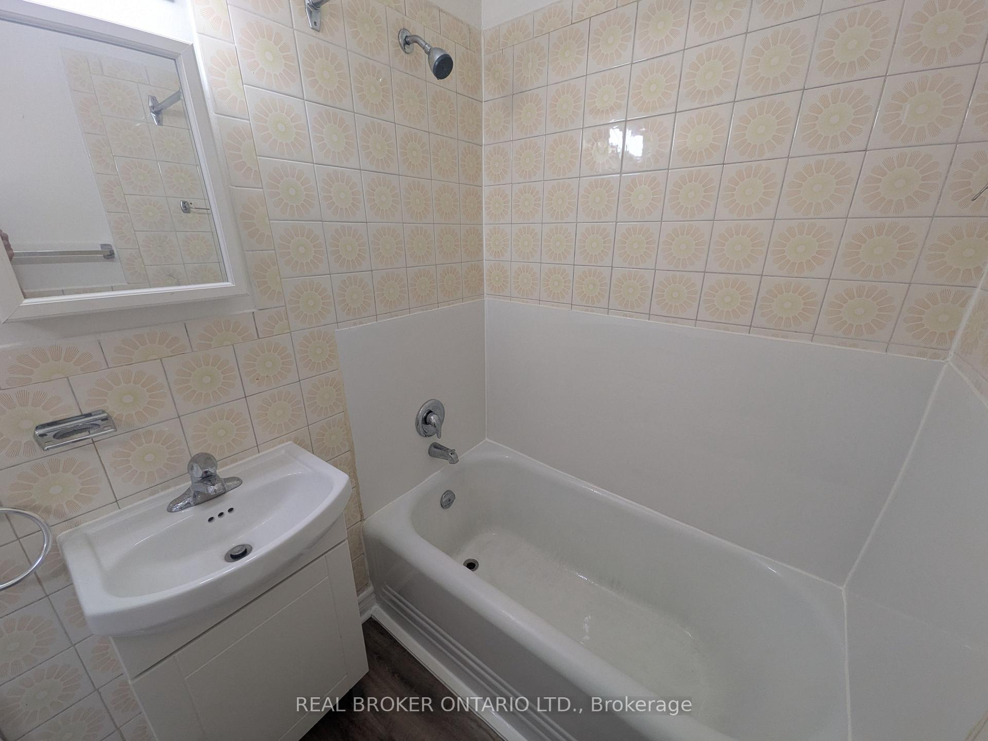 Photo 10 of Unit 2, 22 Barton Street E, Hamilton, Beasley — HOMEH
