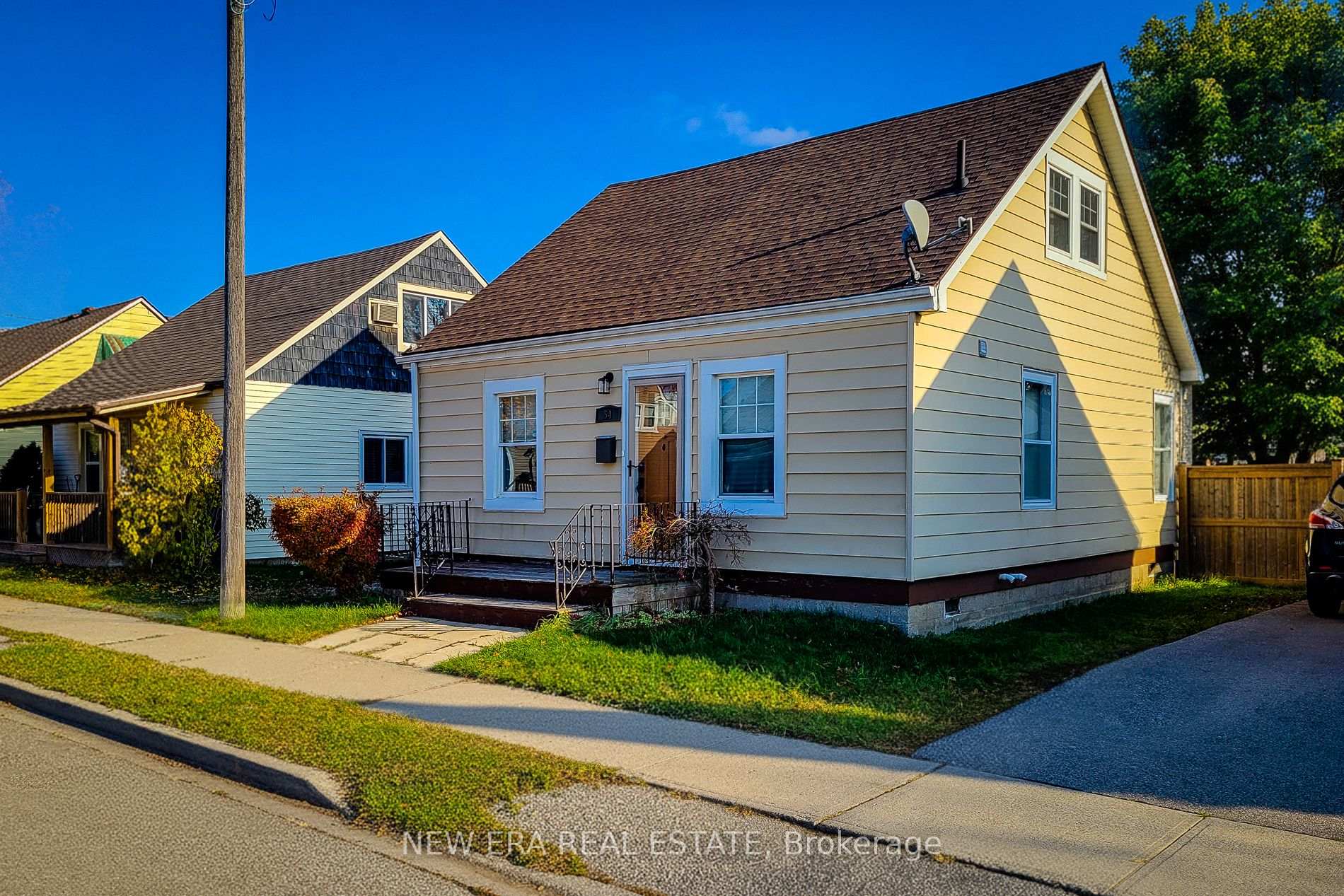 Photo 2 of 54 Eighth Avenue, Brantford, Eagle Place East — HOMEH