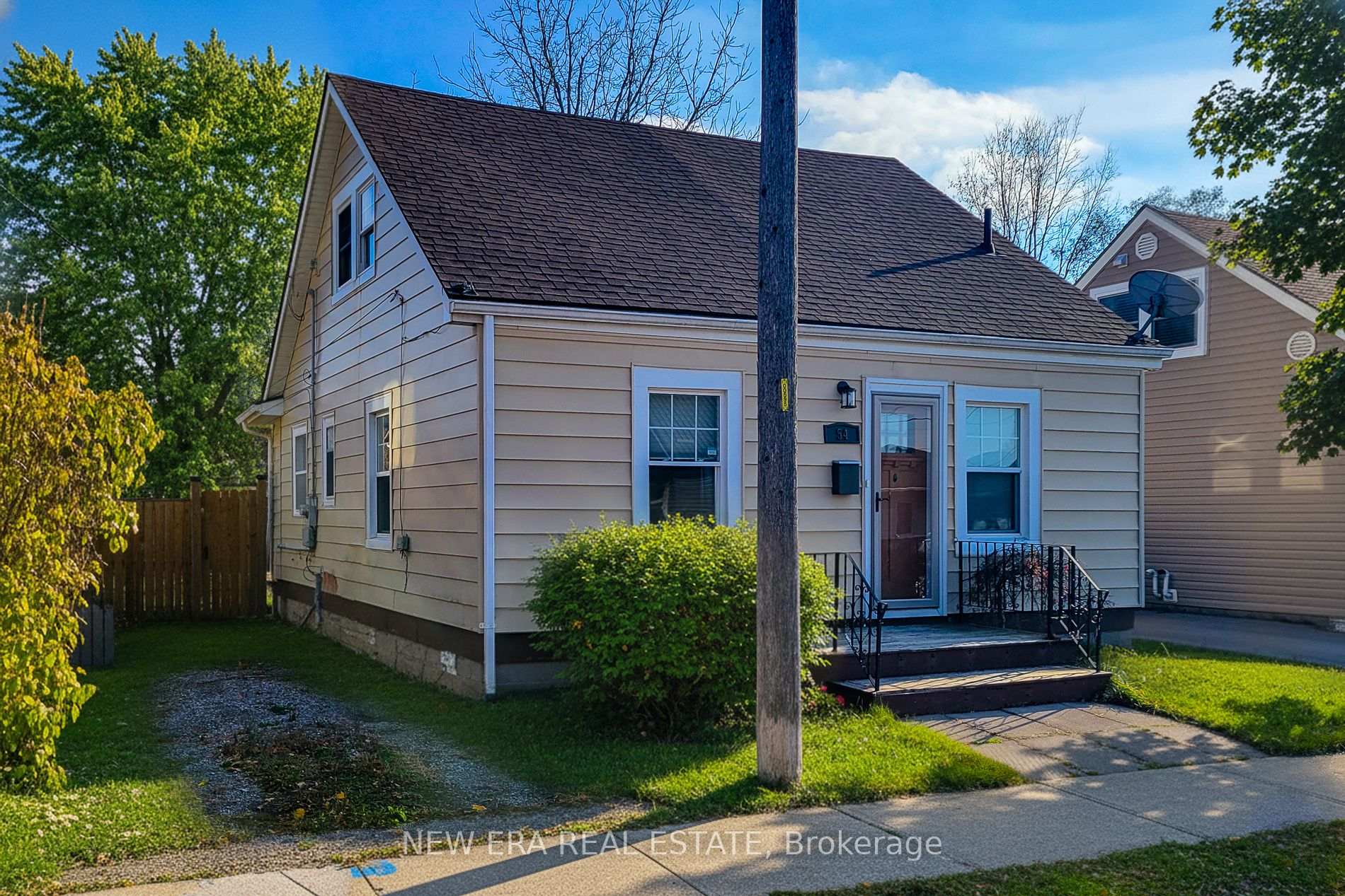 Photo 3 of 54 Eighth Avenue, Brantford, Eagle Place East — HOMEH
