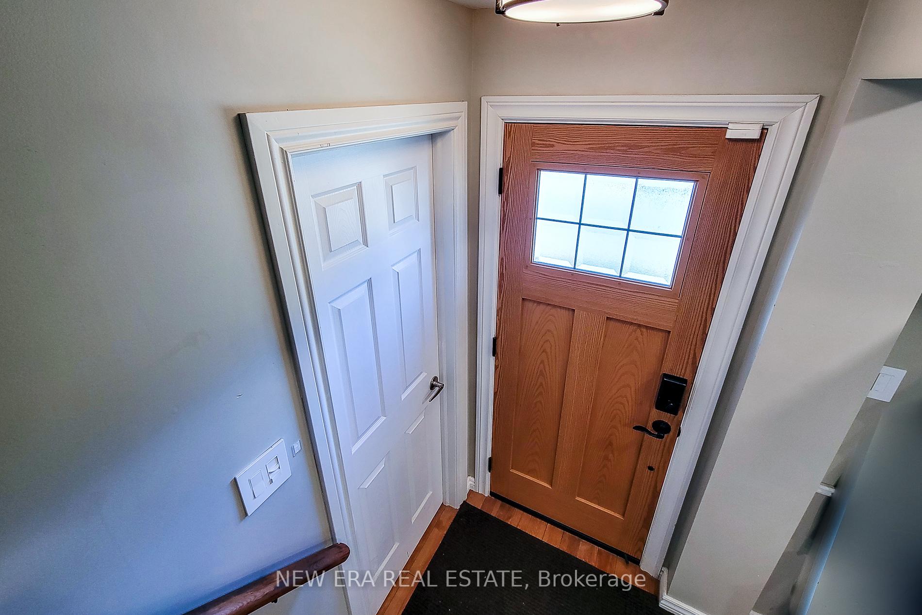 Photo 10 of 54 Eighth Avenue, Brantford, Eagle Place East — HOMEH