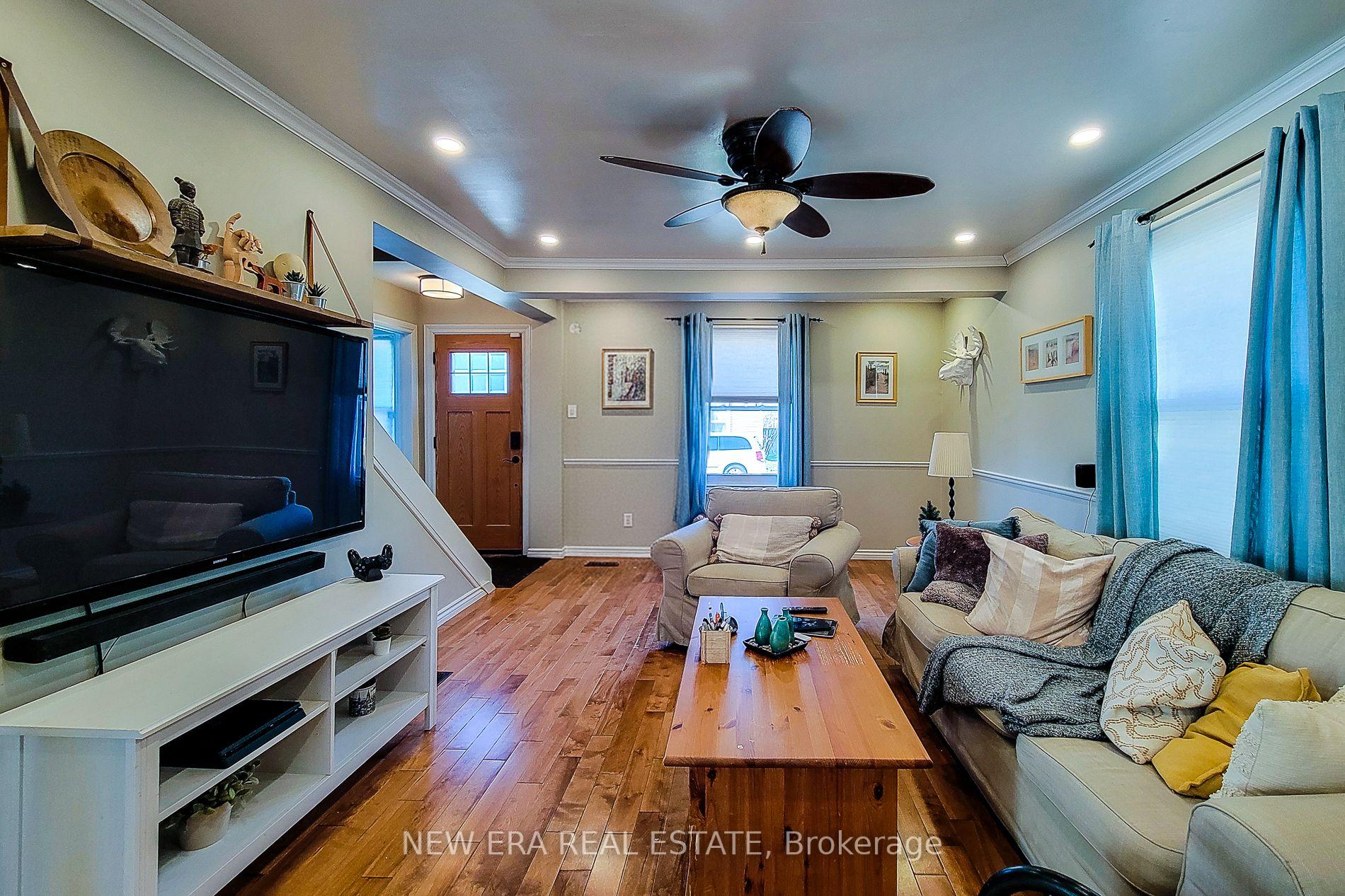 Photo 11 of 54 Eighth Avenue, Brantford, Eagle Place East — HOMEH