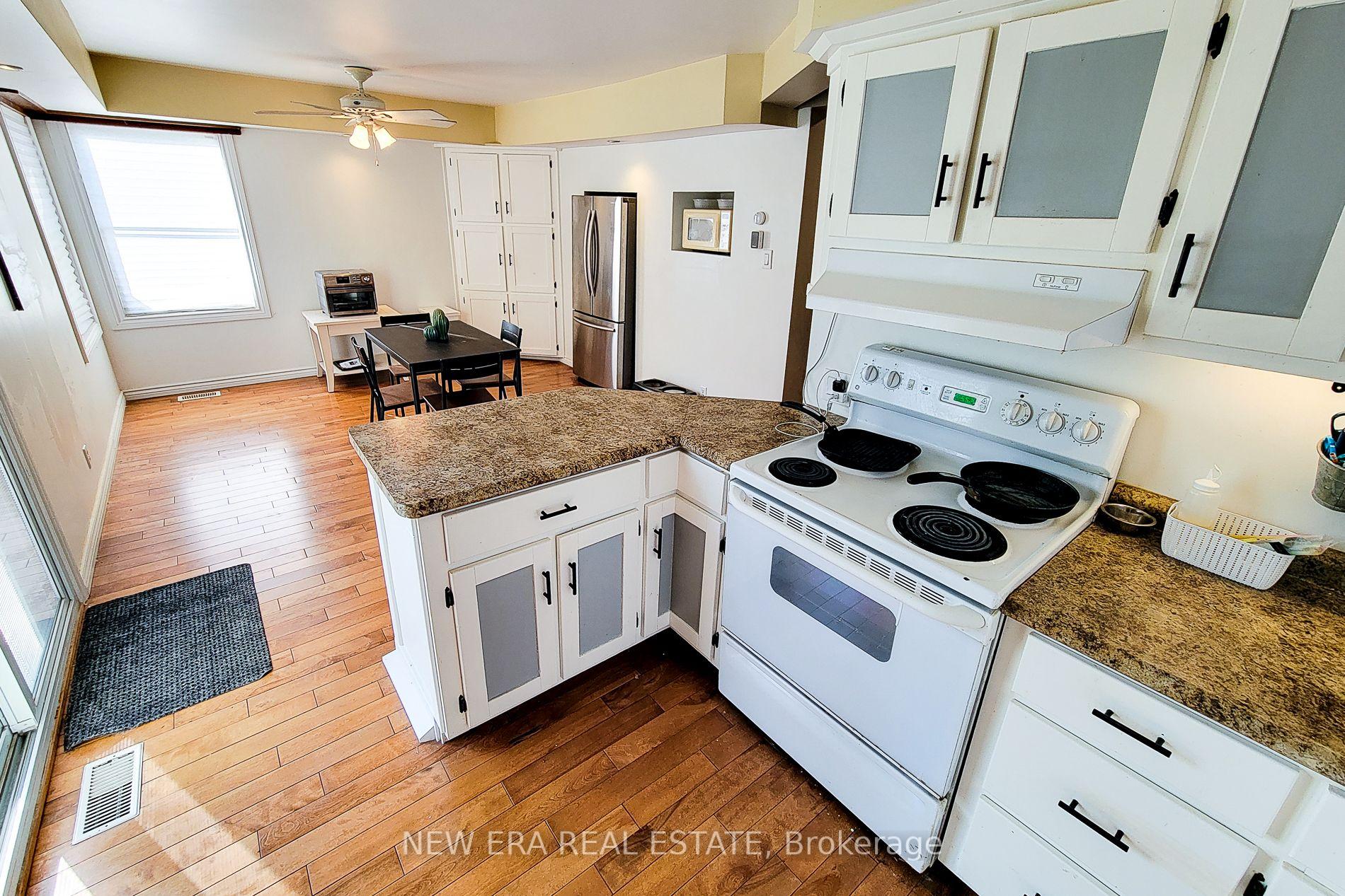 Photo 17 of 54 Eighth Avenue, Brantford, Eagle Place East — HOMEH