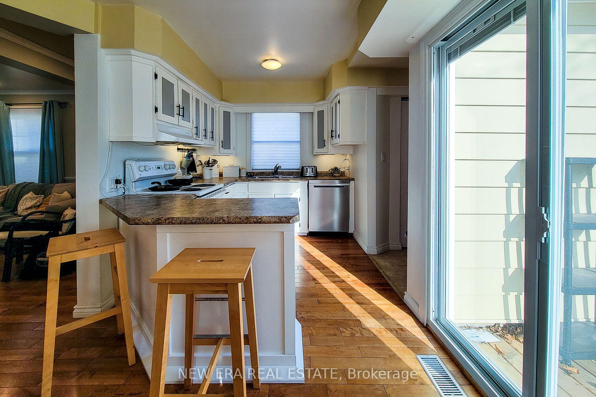 Photo 18 of 54 Eighth Avenue, Brantford, Eagle Place East — HOMEH