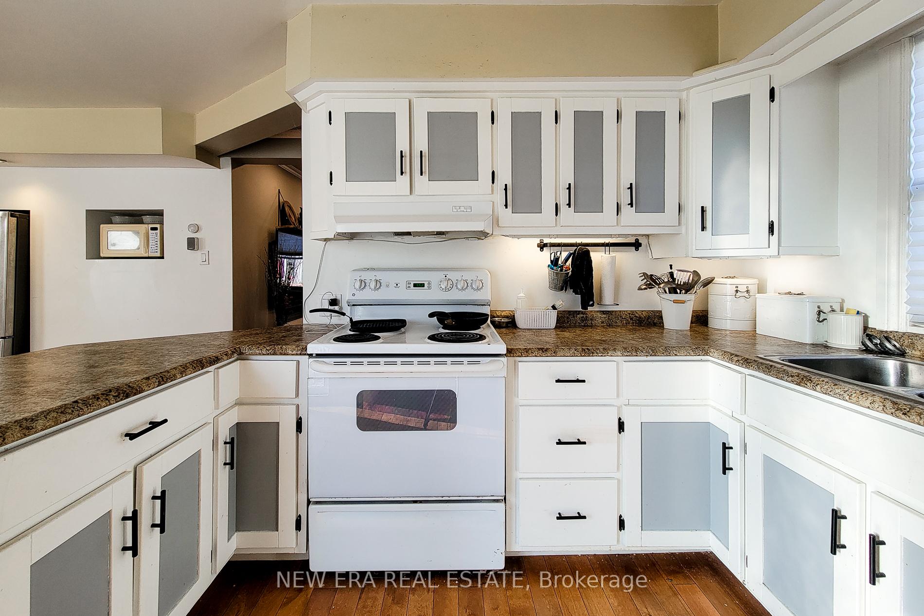 Photo 20 of 54 Eighth Avenue, Brantford, Eagle Place East — HOMEH