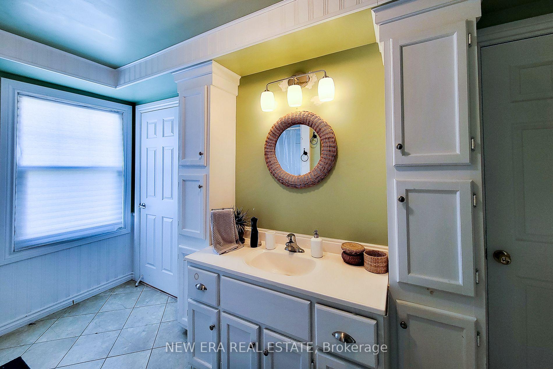 Photo 22 of 54 Eighth Avenue, Brantford, Eagle Place East — HOMEH