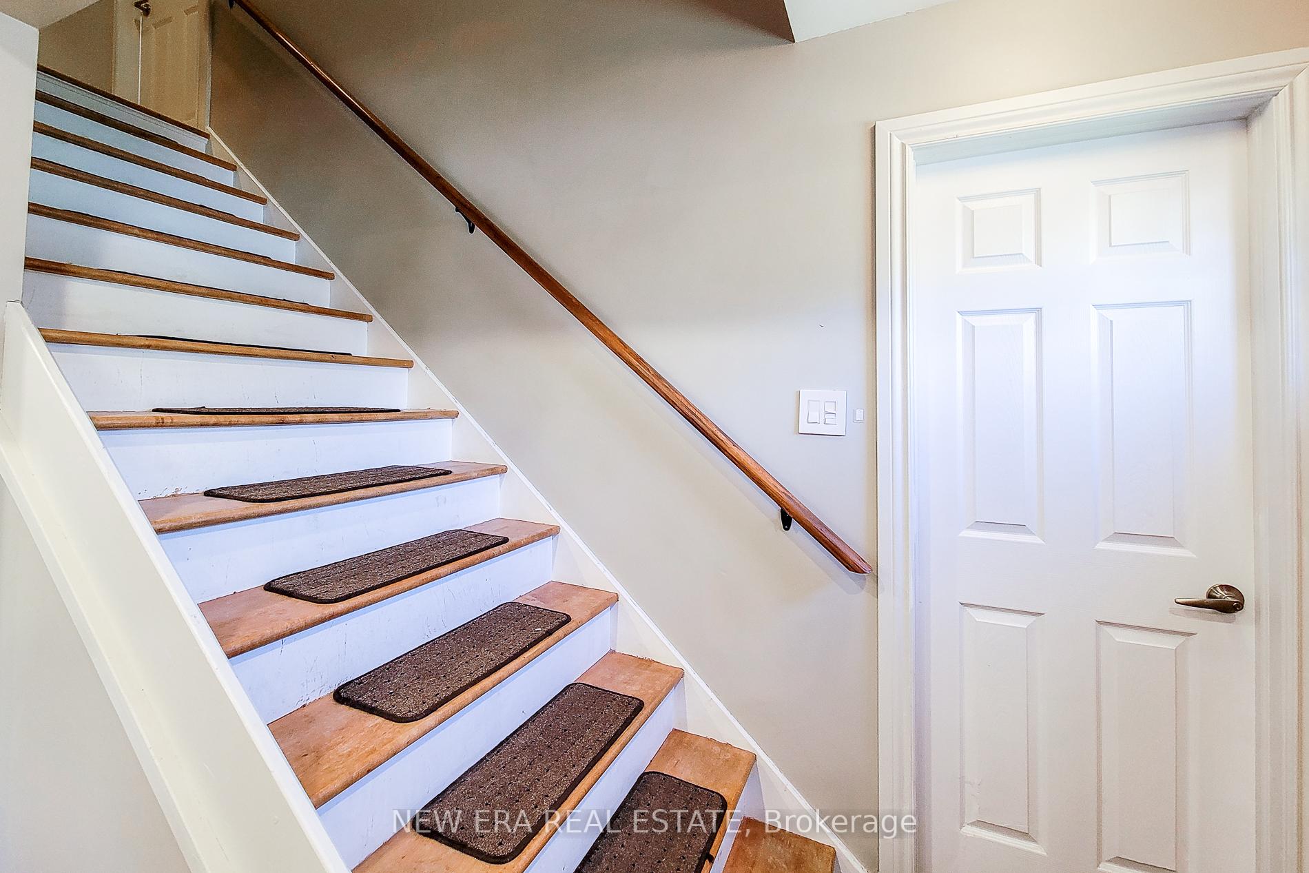 Photo 25 of 54 Eighth Avenue, Brantford, Eagle Place East — HOMEH