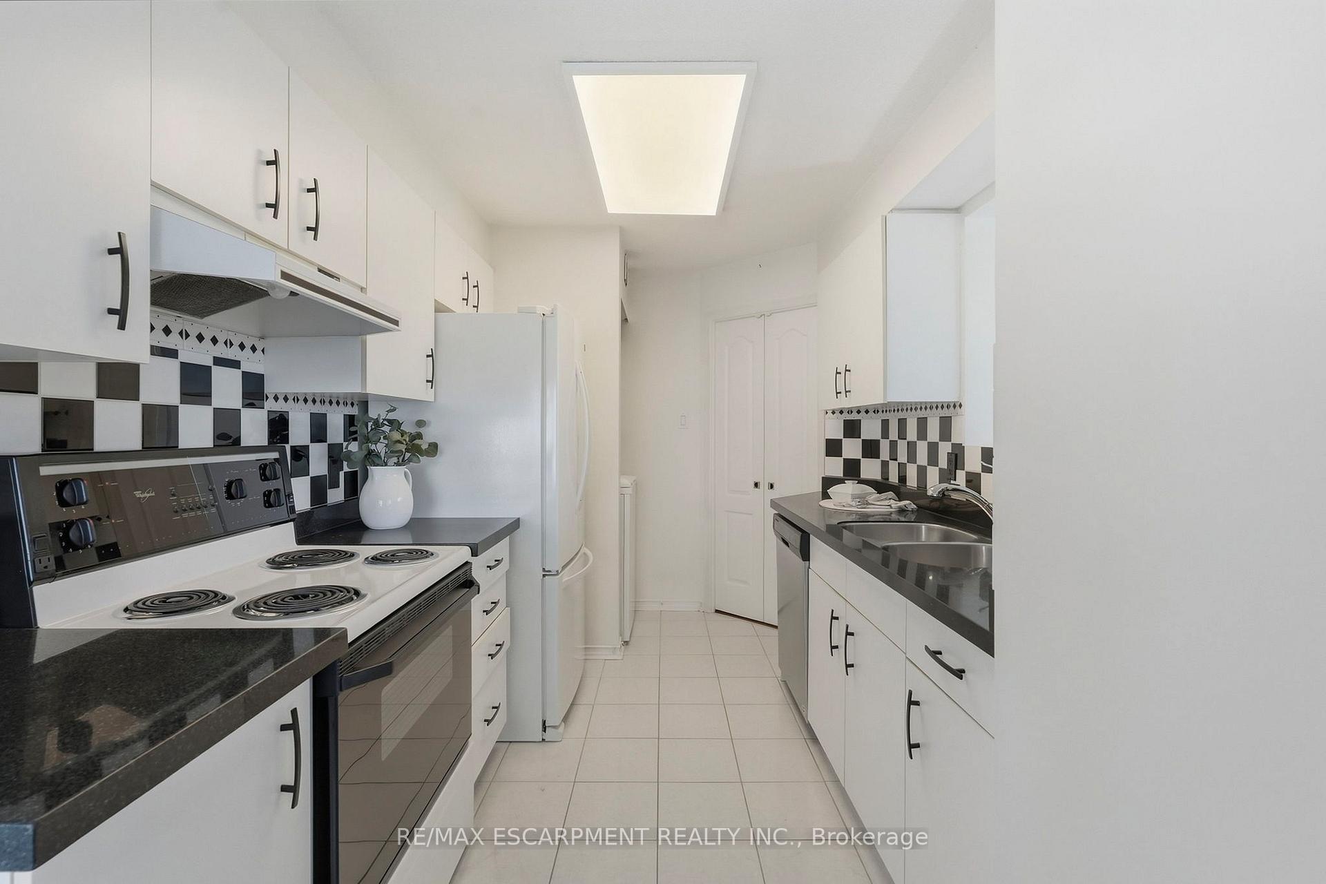 Photo 19 of Unit 403, 100 Millside Drive, Milton, Old Milton — HOMEH