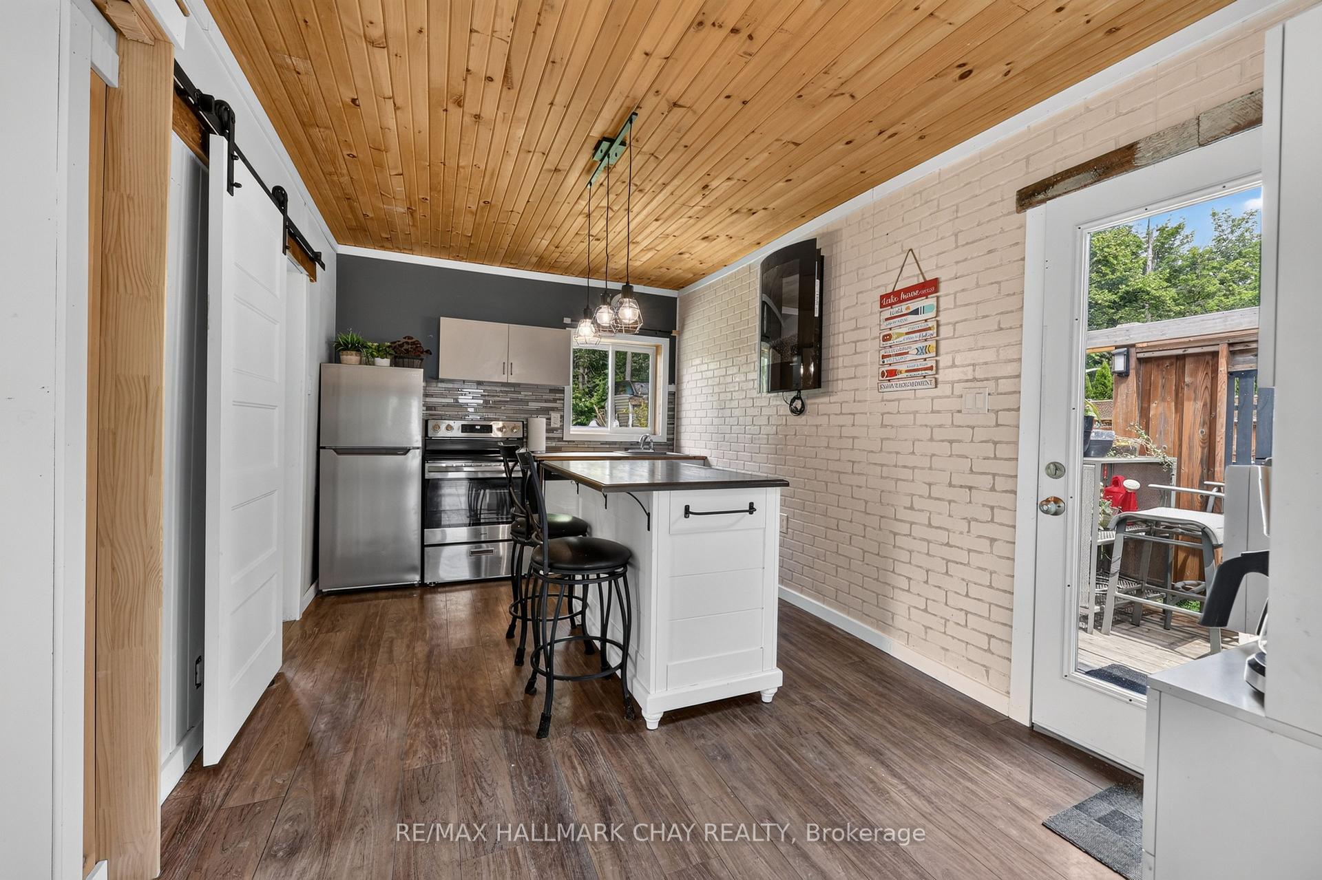 Photo 9 of 8 Myrtle Avenue, Oro-Medonte, Rural Oro-Medonte — HOMEH