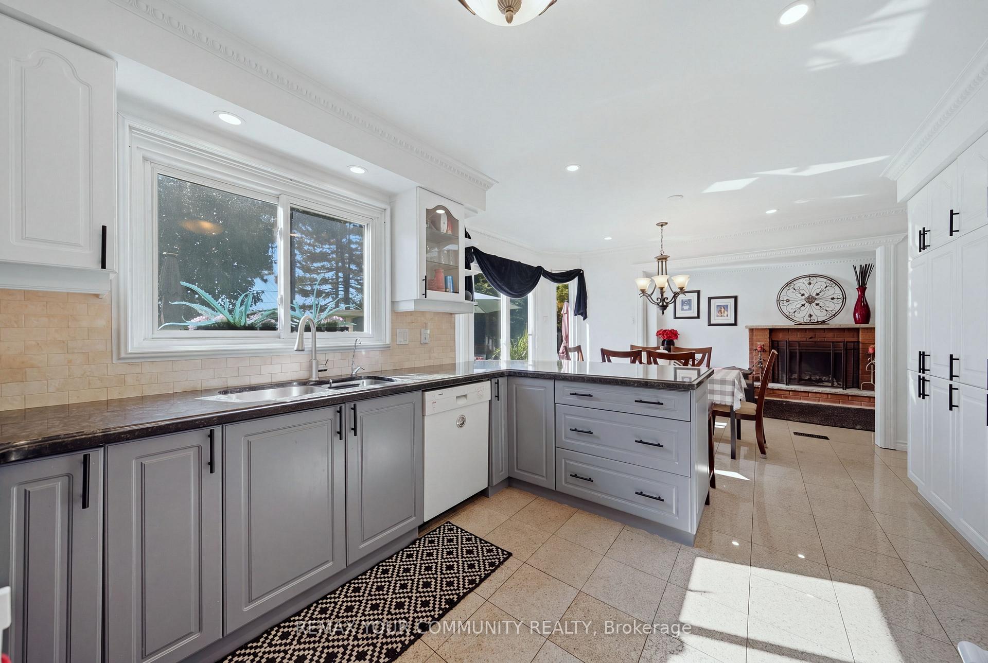 Photo 5 of 44 Candy Crescent W, Brampton, Northwood Park — HOMEH