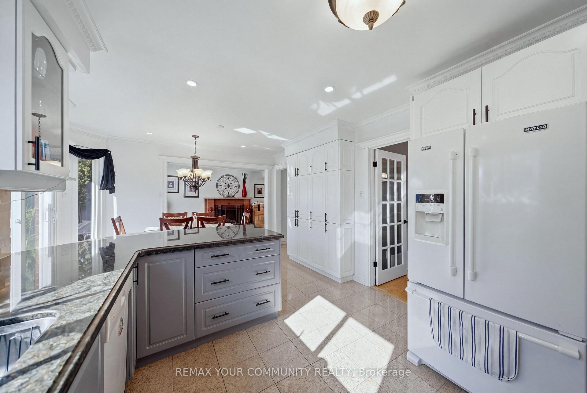 Photo 6 of 44 Candy Crescent W, Brampton, Northwood Park — HOMEH