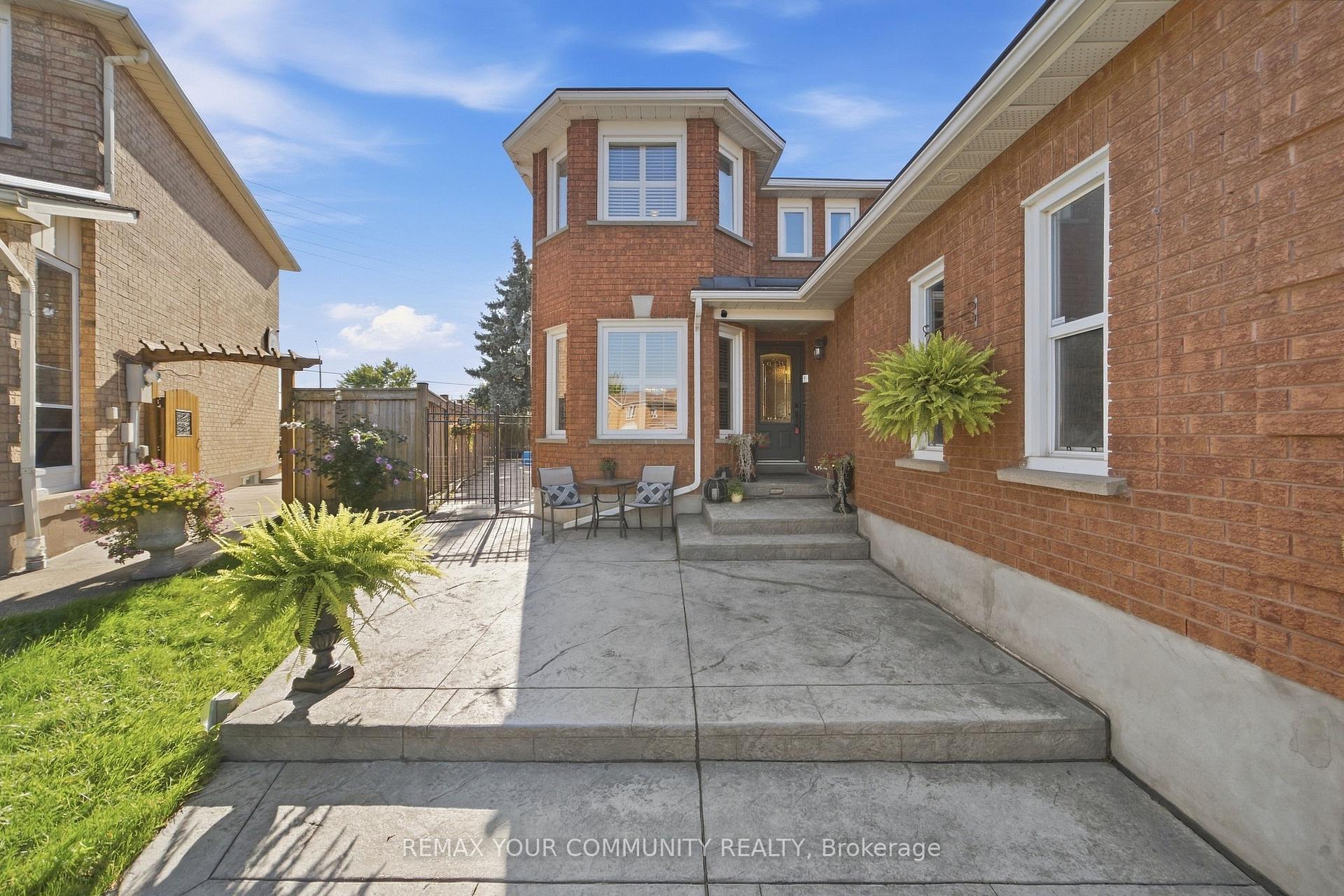 Photo 2 of 44 Candy Crescent W, Brampton, Northwood Park — HOMEH