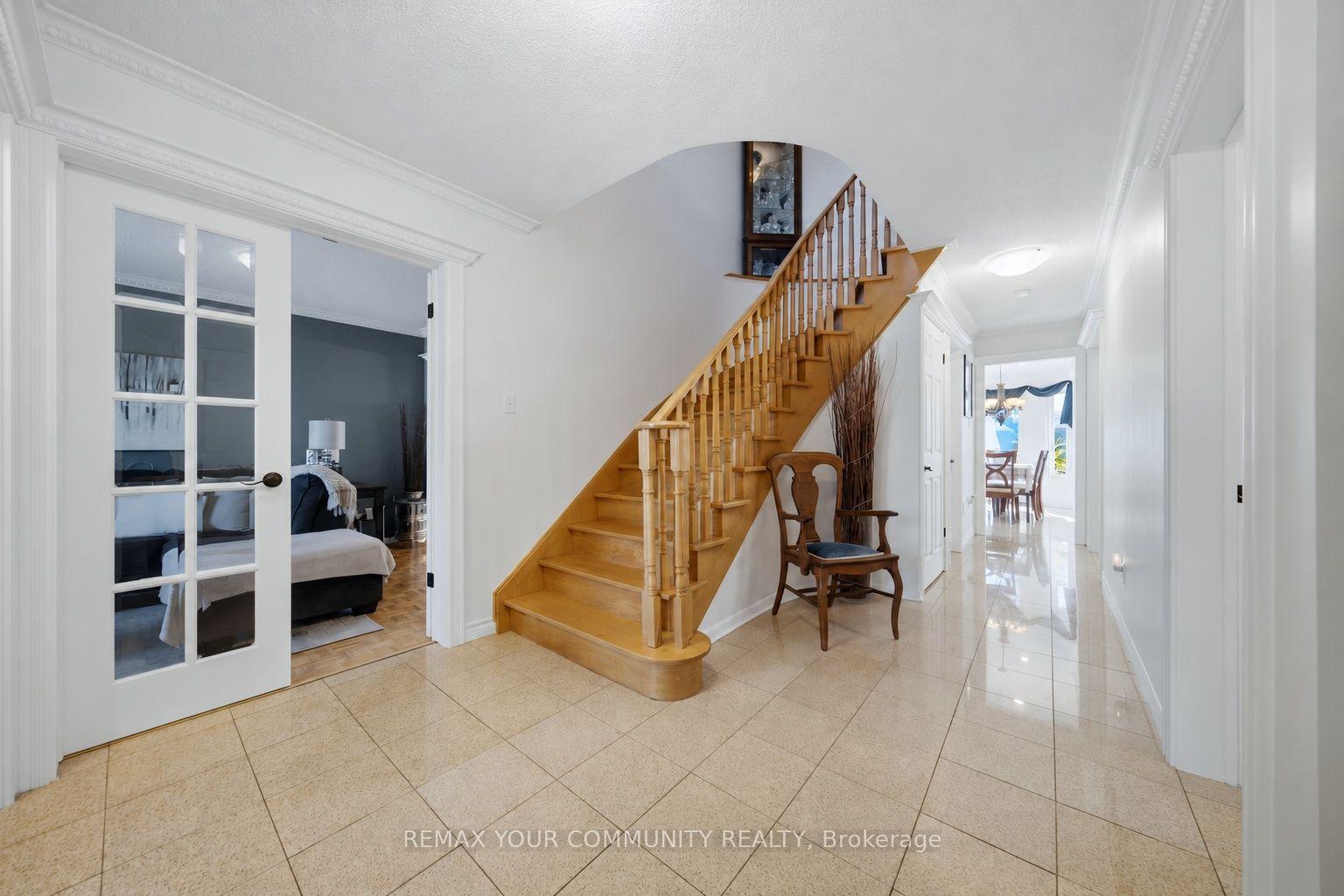 Photo 7 of 44 Candy Crescent W, Brampton, Northwood Park — HOMEH