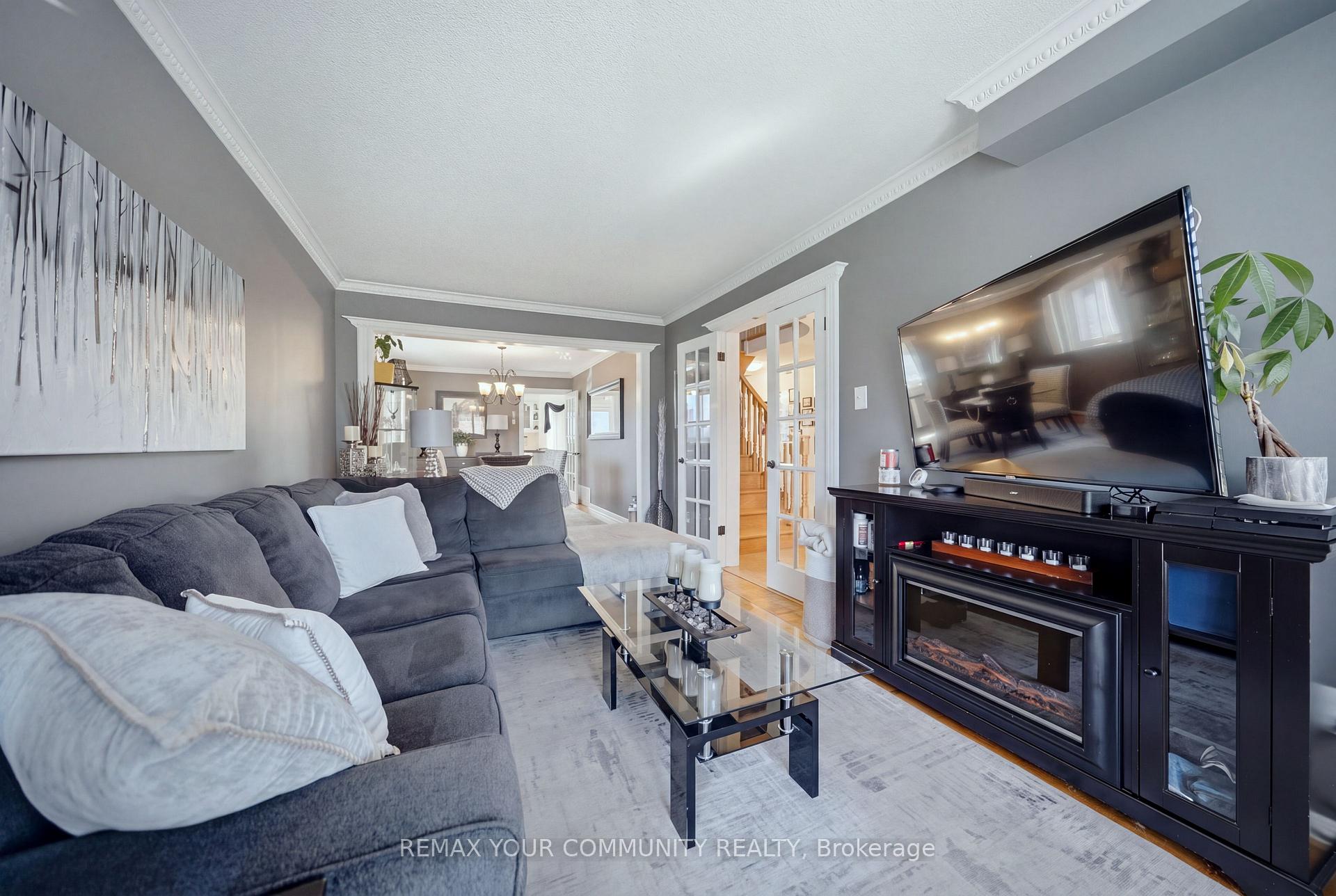 Photo 10 of 44 Candy Crescent W, Brampton, Northwood Park — HOMEH