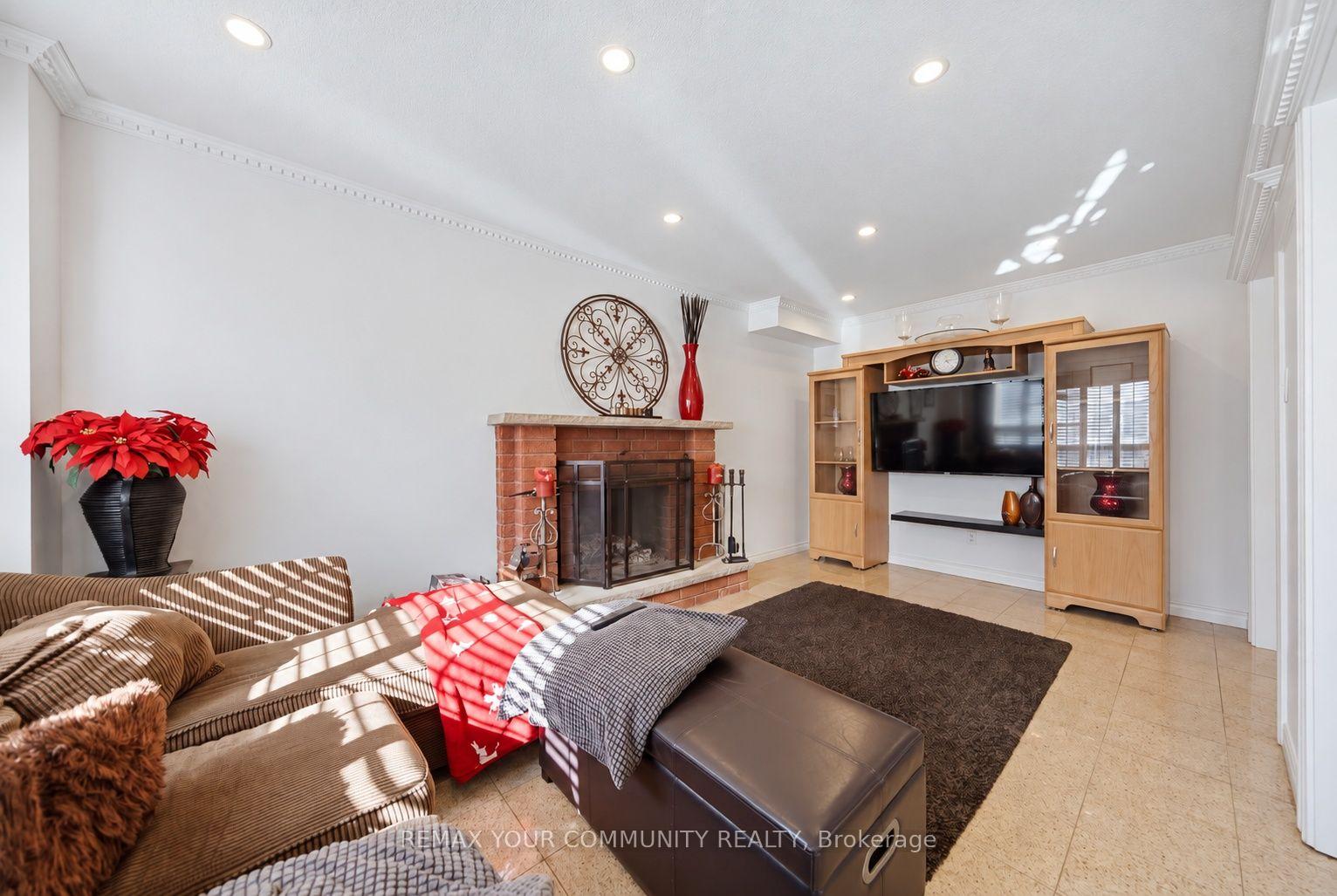 Photo 14 of 44 Candy Crescent W, Brampton, Northwood Park — HOMEH