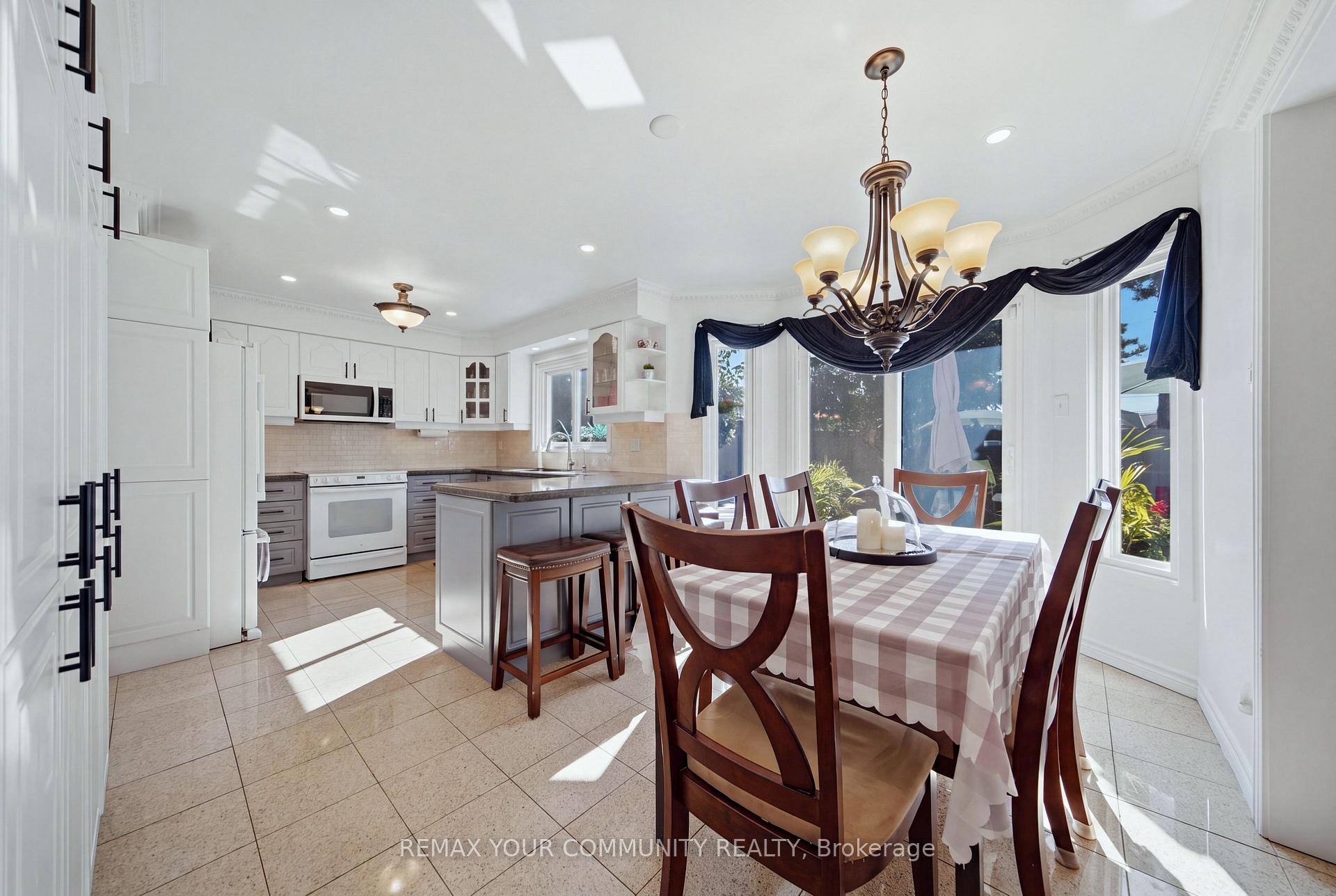 Photo 16 of 44 Candy Crescent W, Brampton, Northwood Park — HOMEH