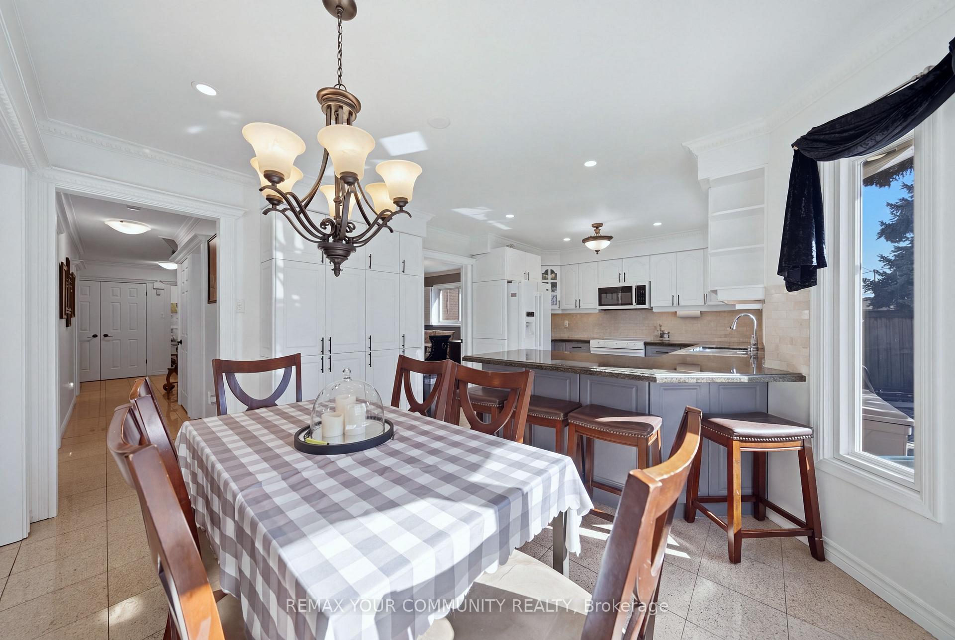 Photo 17 of 44 Candy Crescent W, Brampton, Northwood Park — HOMEH