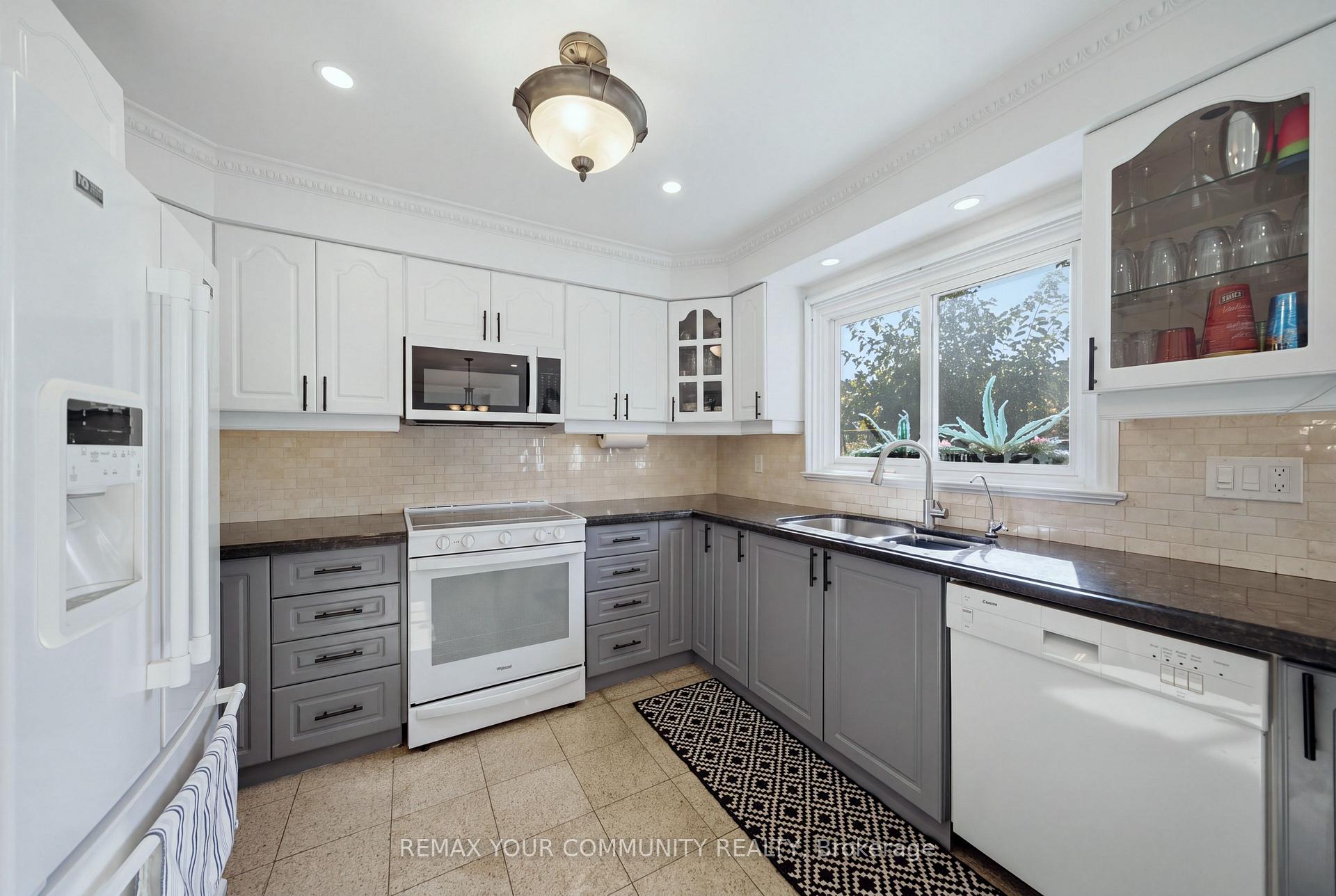 Photo 12 of 44 Candy Crescent W, Brampton, Northwood Park — HOMEH