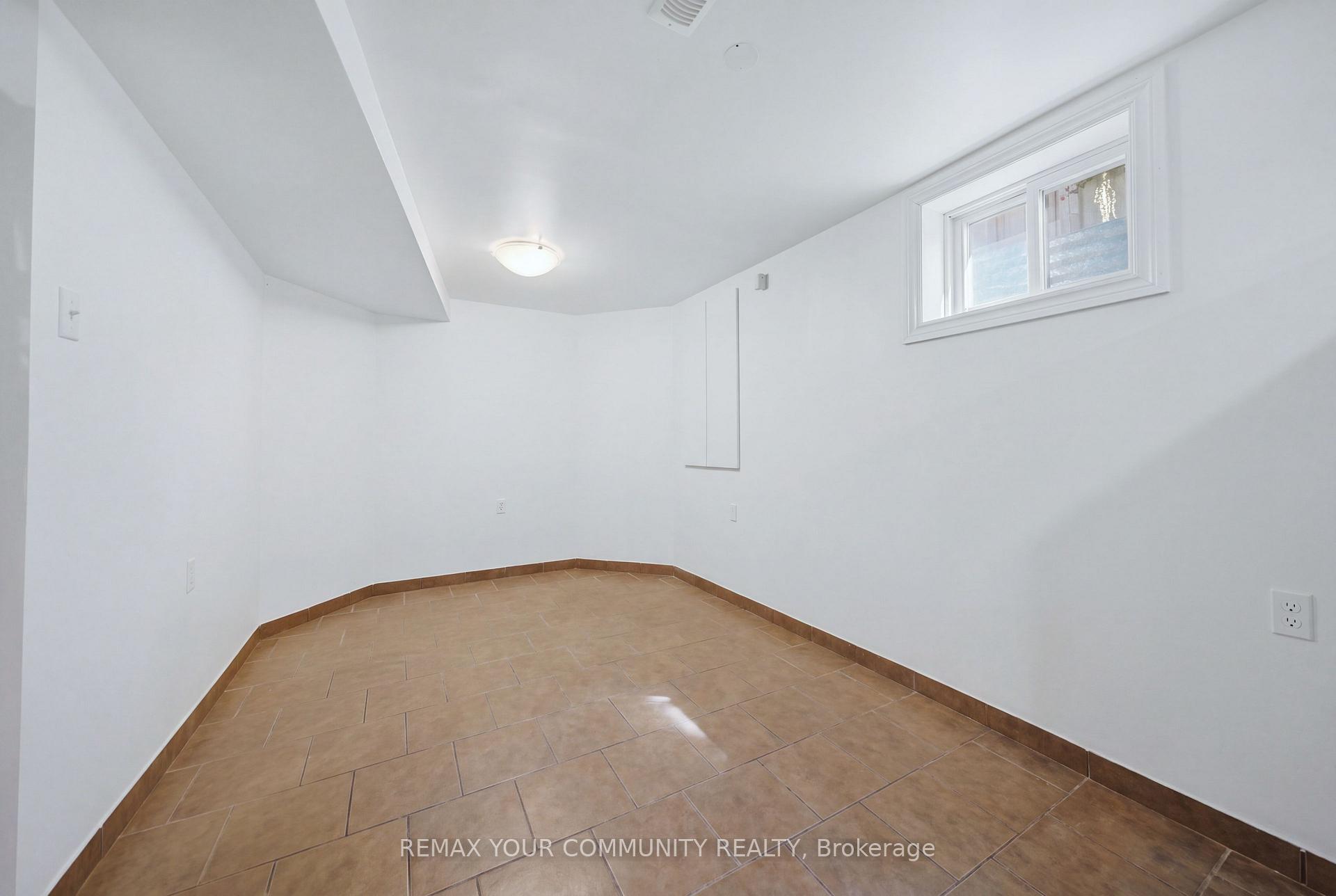 Photo 46 of 44 Candy Crescent W, Brampton, Northwood Park — HOMEH