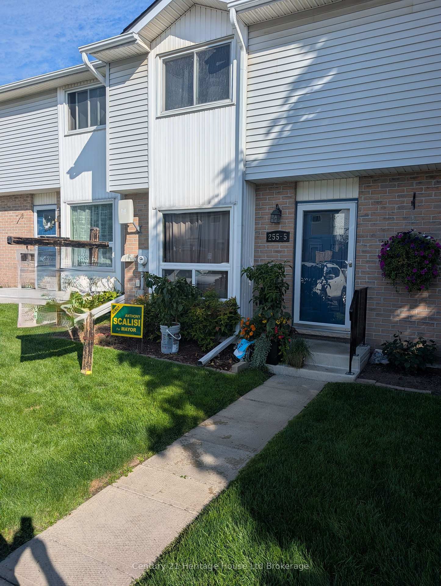 Photo of Unit 5, 255 Lansdowne Avenue
