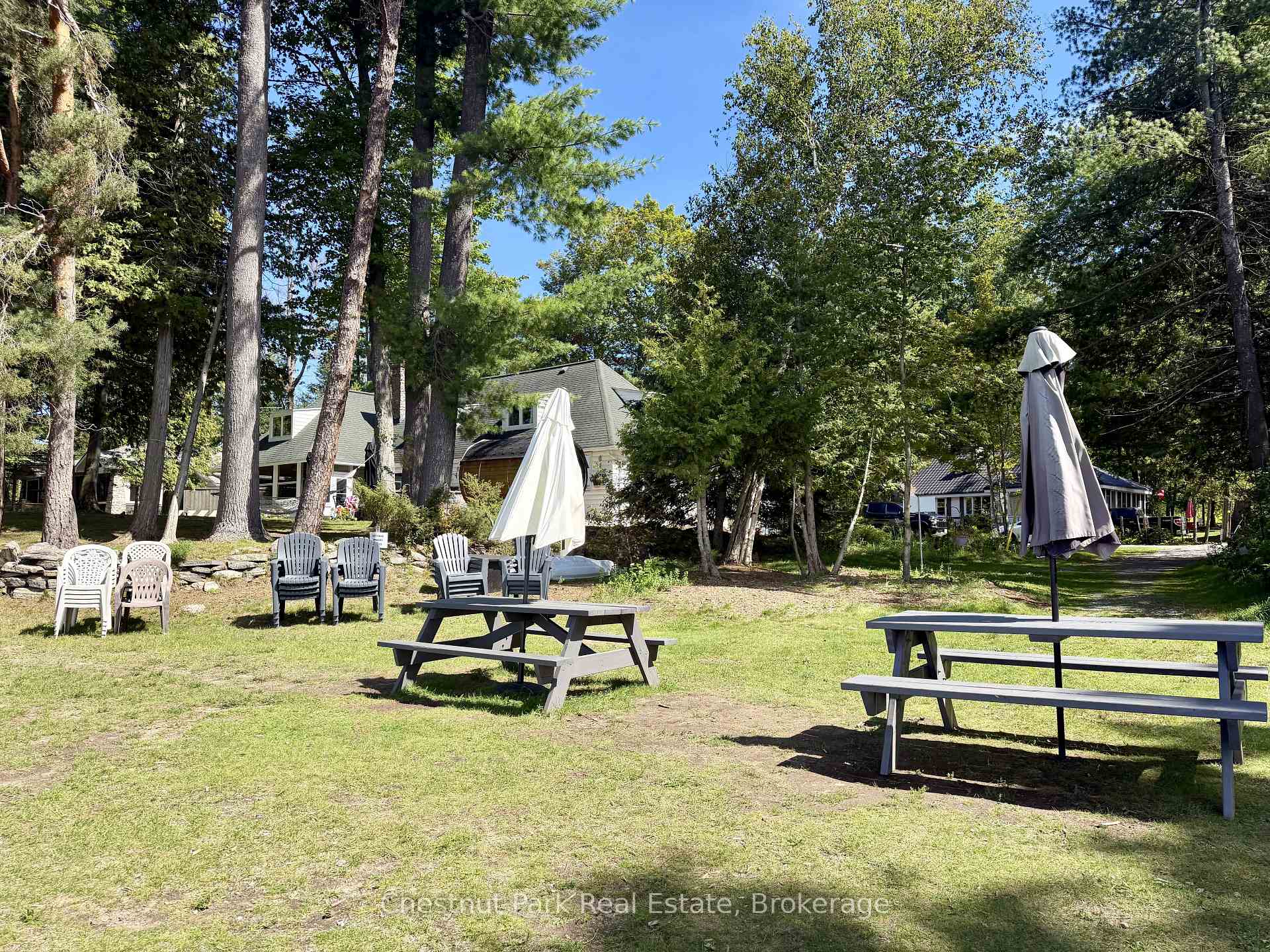 Photo 3 of 1004 Chippawa Avenue, Gravenhurst, Muskoka (S) — HOMEH