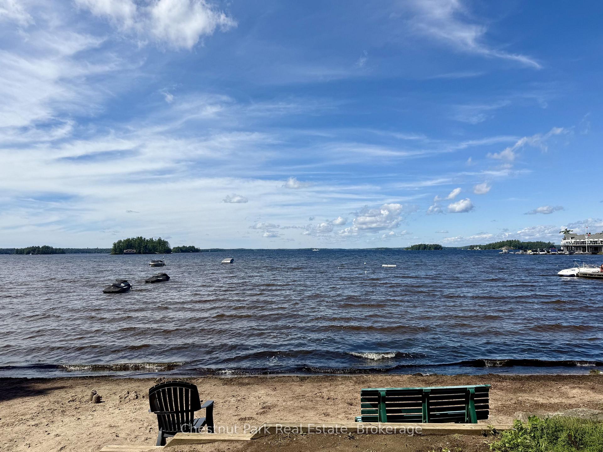 Photo 4 of 1004 Chippawa Avenue, Gravenhurst, Muskoka (S) — HOMEH