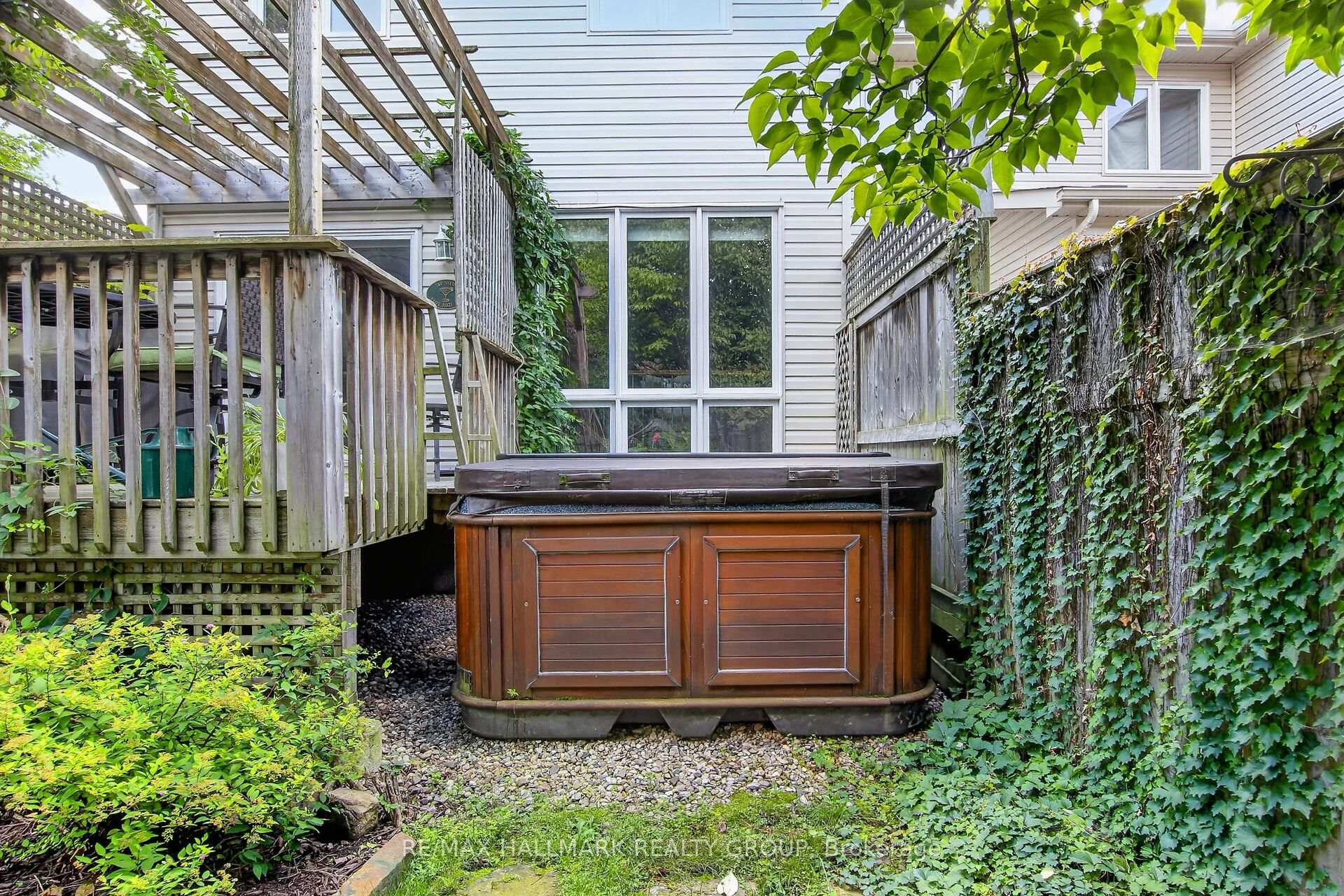Photo 33 of 174 Talltree Crescent, Ottawa, Stittsville (Central) — HOMEH