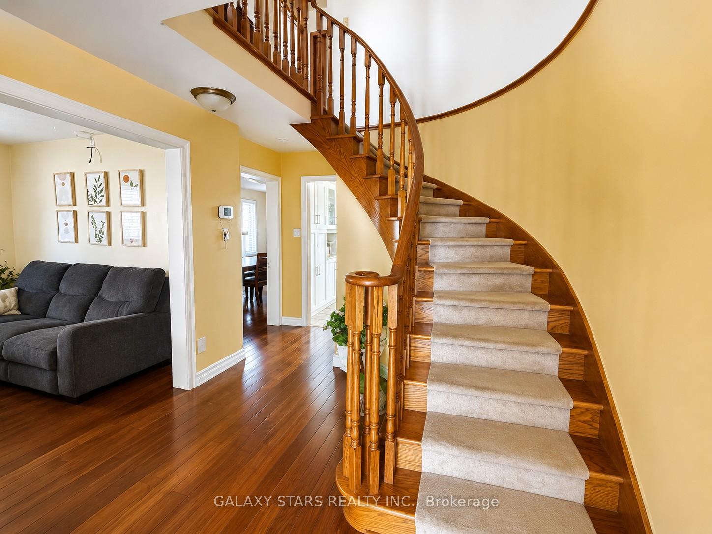 Photo 2 of 75 Marita Place, Vaughan, Glen Shields — HOMEH