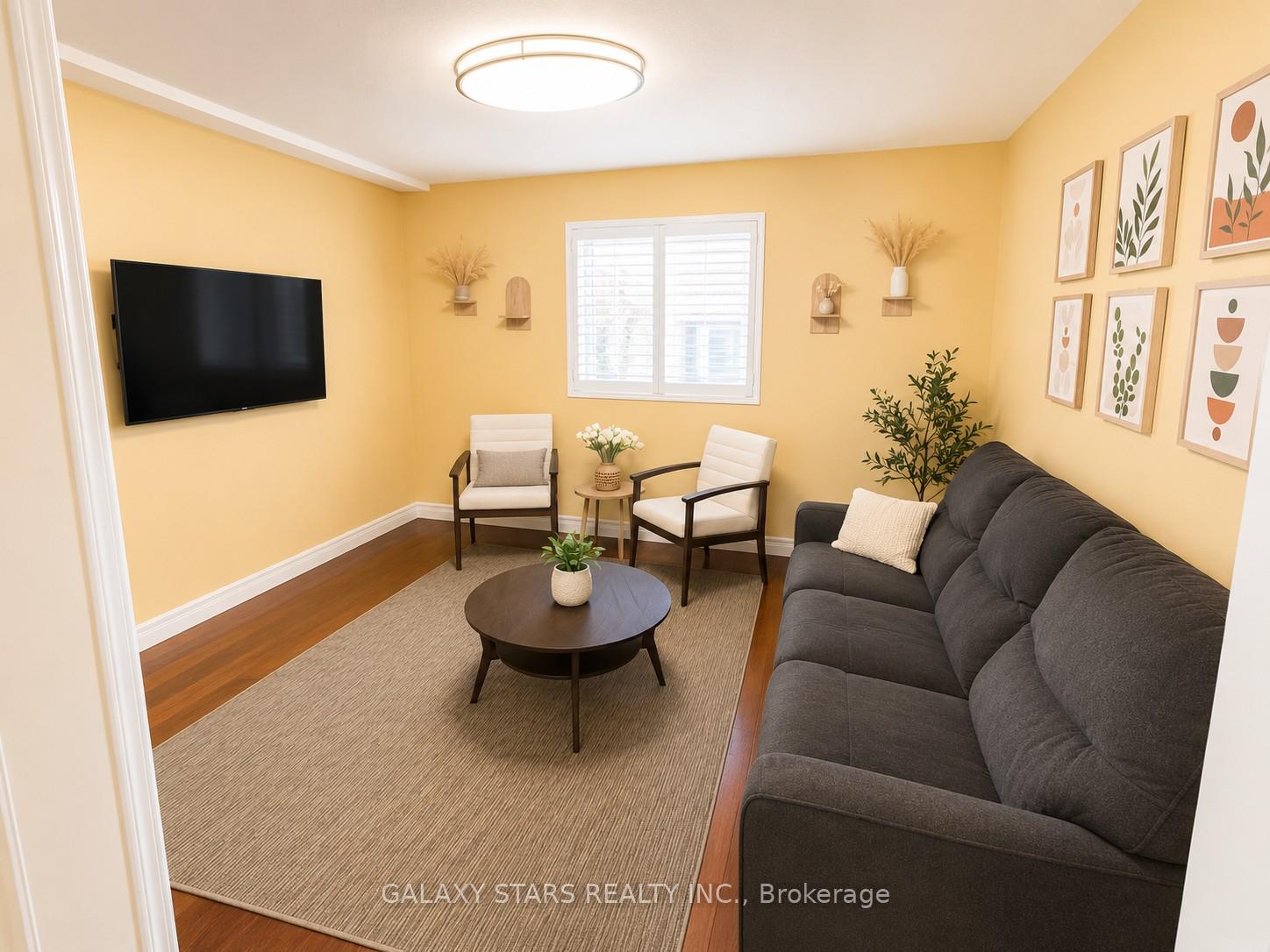 Photo 5 of 75 Marita Place, Vaughan, Glen Shields — HOMEH