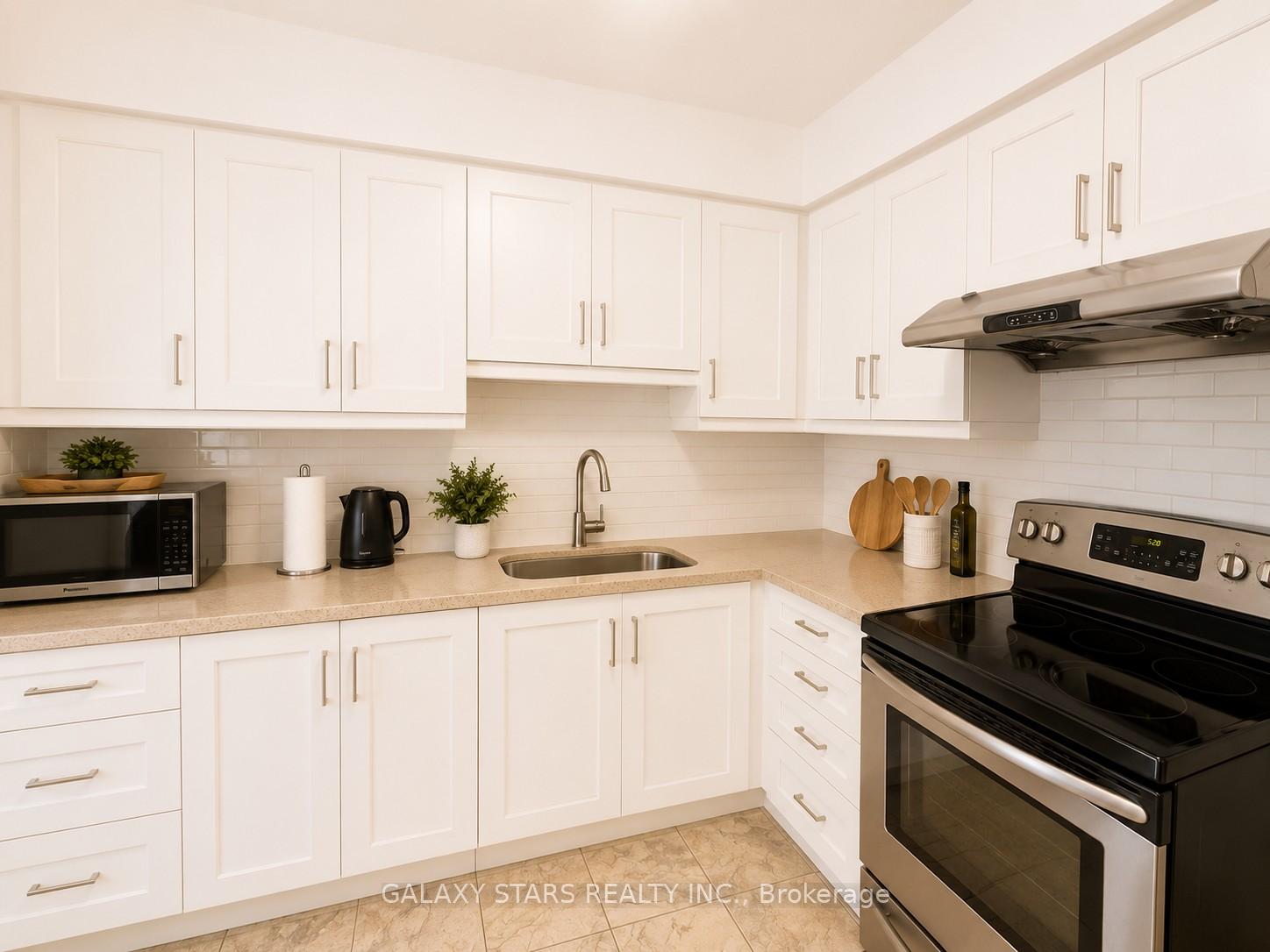 Photo 8 of 75 Marita Place, Vaughan, Glen Shields — HOMEH