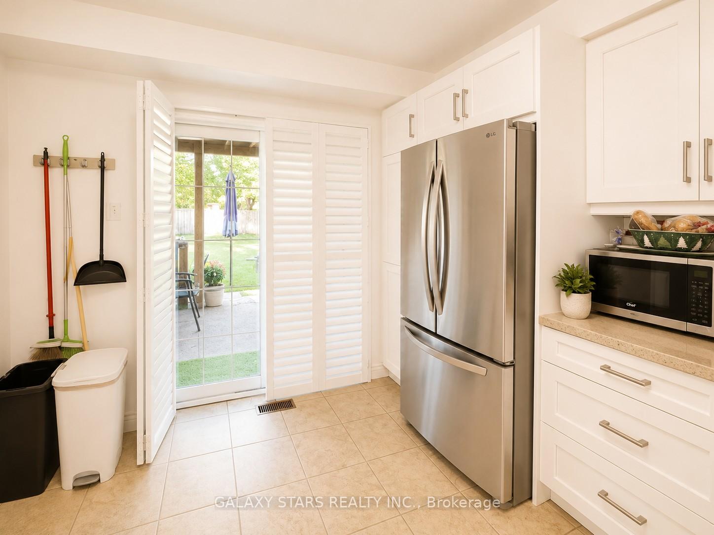 Photo 9 of 75 Marita Place, Vaughan, Glen Shields — HOMEH
