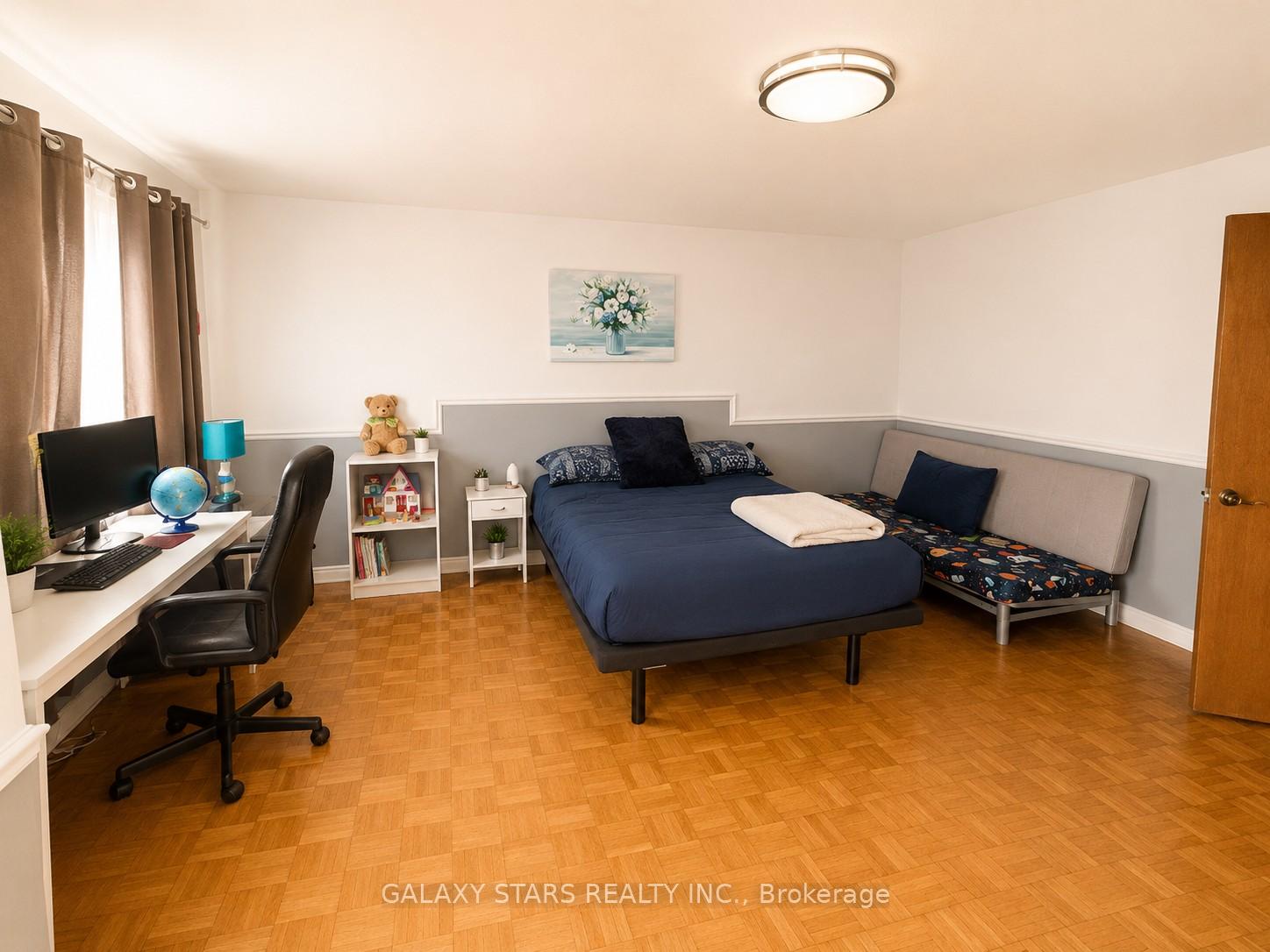 Photo 12 of 75 Marita Place, Vaughan, Glen Shields — HOMEH