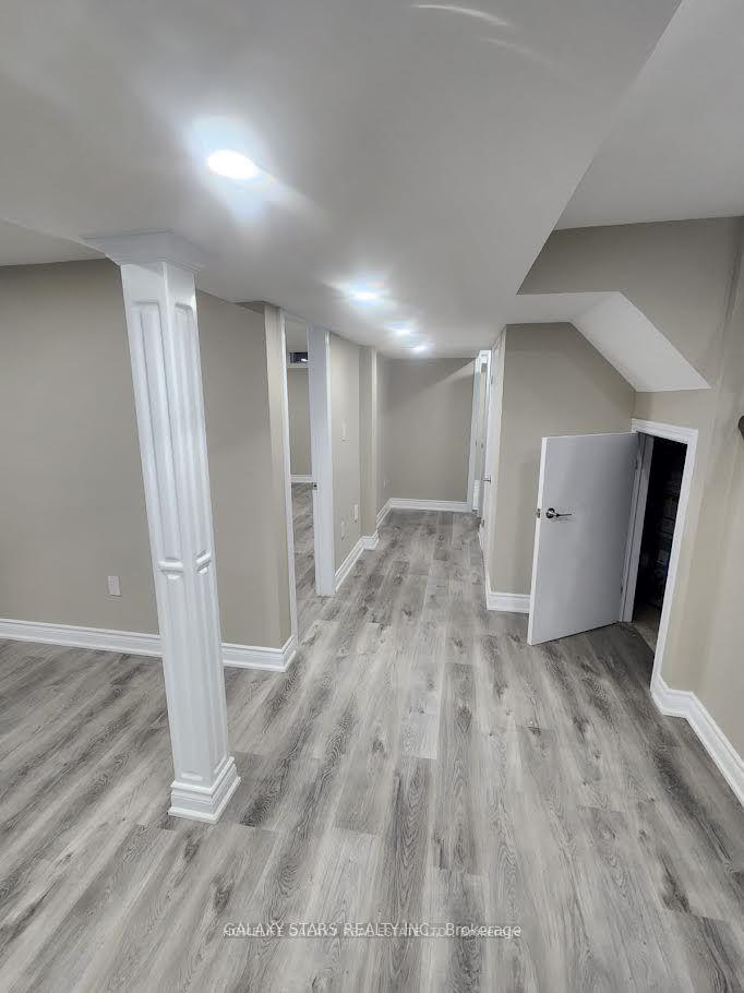 Photo 16 of 75 Marita Place, Vaughan, Glen Shields — HOMEH