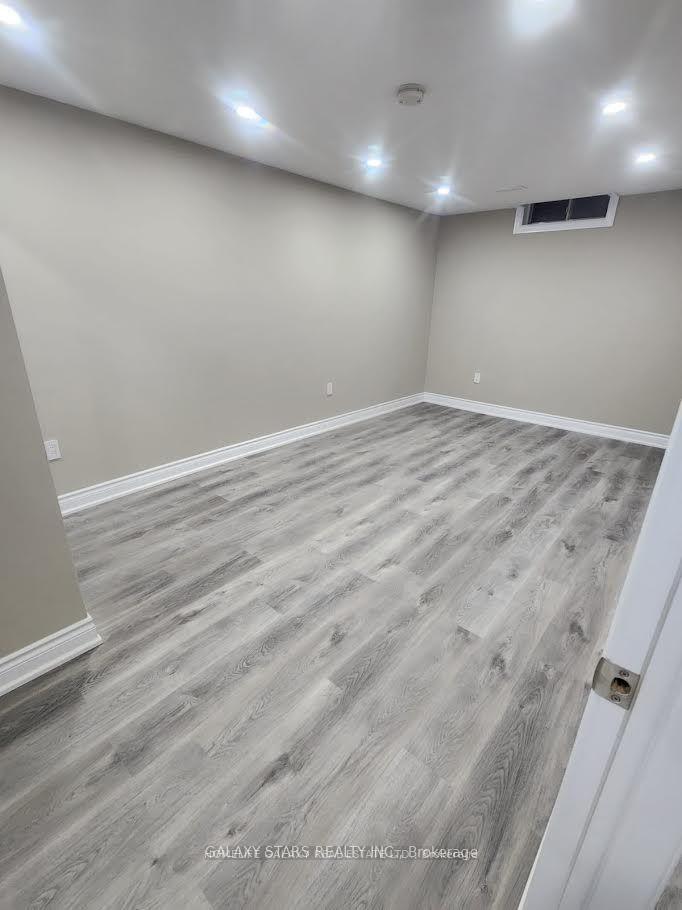 Photo 17 of 75 Marita Place, Vaughan, Glen Shields — HOMEH