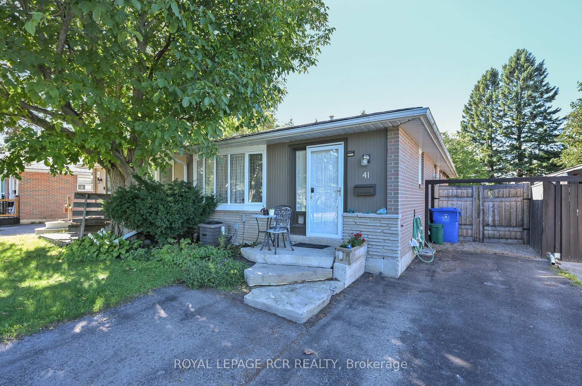 Photo 2 of 41 Madison Avenue, Orangeville — HOMEH
