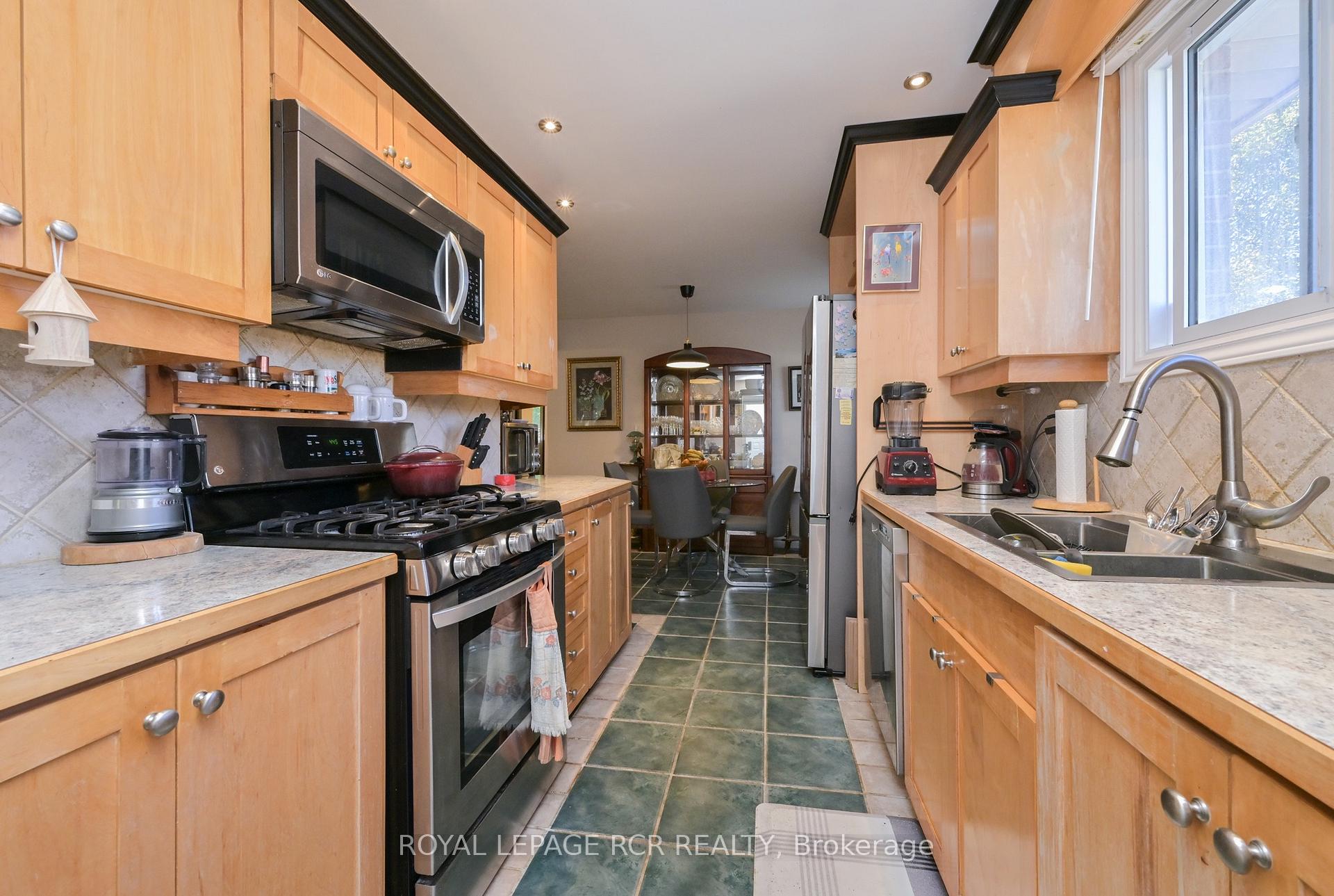 Photo 4 of 41 Madison Avenue, Orangeville — HOMEH