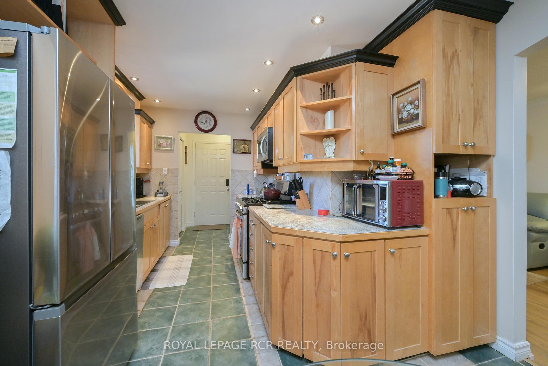 Photo 5 of 41 Madison Avenue, Orangeville — HOMEH