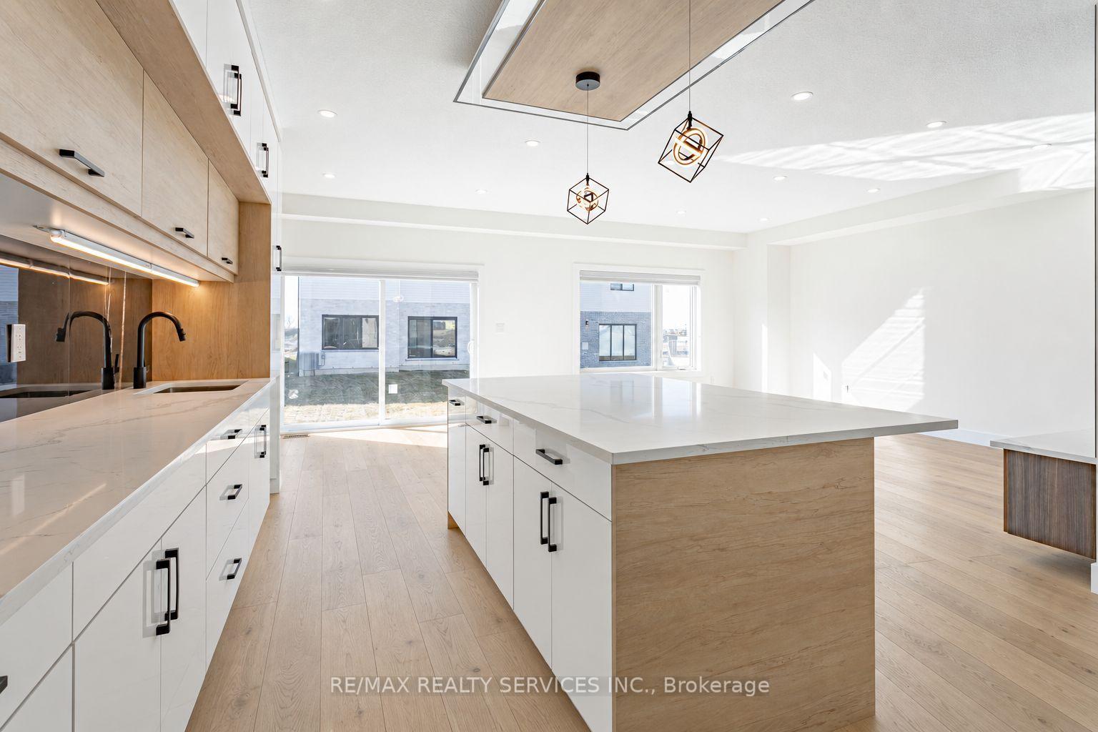 Photo 5 of 829 Darnley Boulevard, London, South U — HOMEH