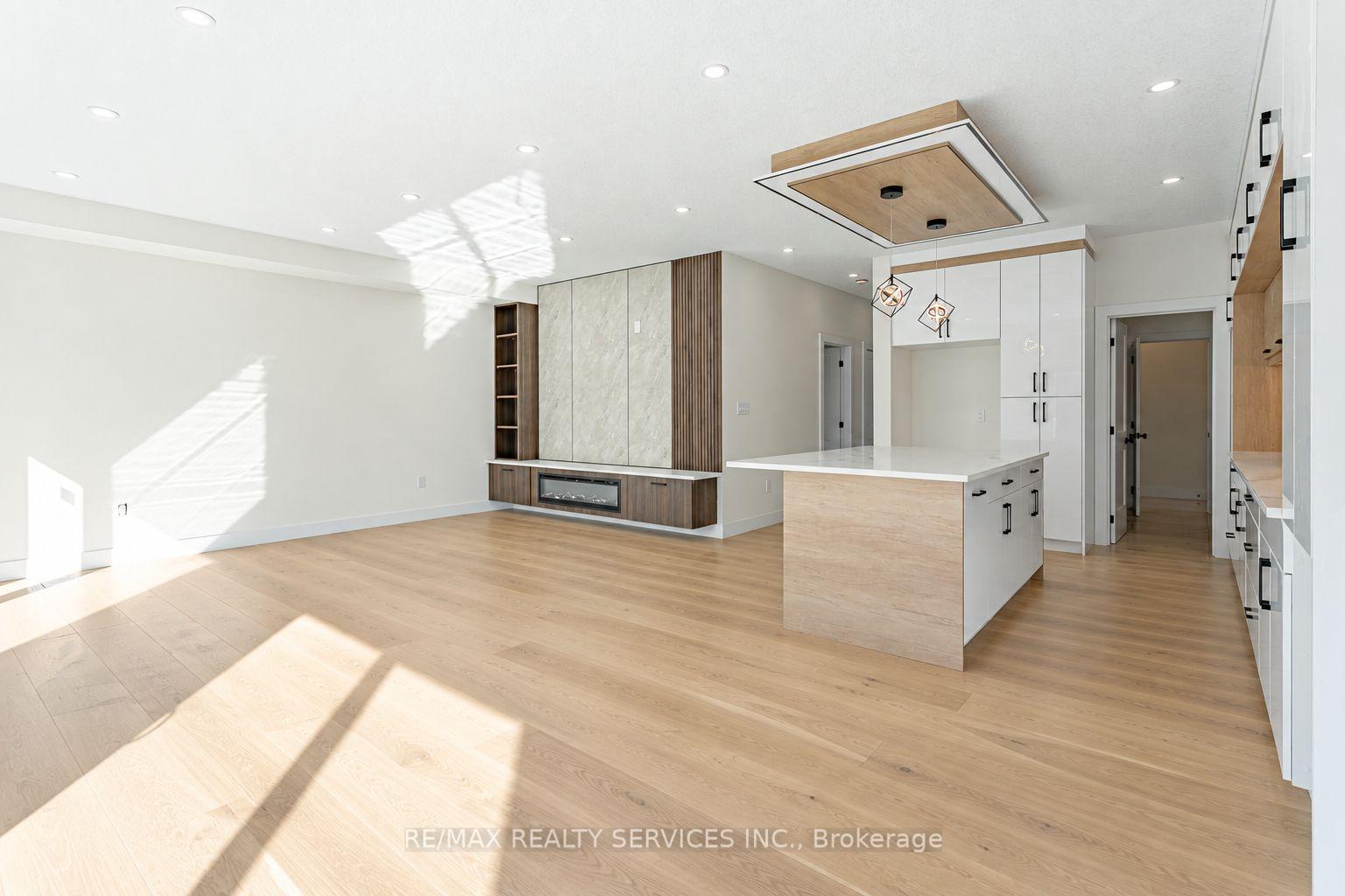 Photo 6 of 829 Darnley Boulevard, London, South U — HOMEH
