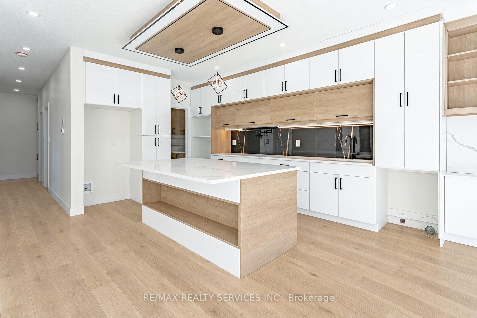 Photo 8 of 829 Darnley Boulevard, London, South U — HOMEH