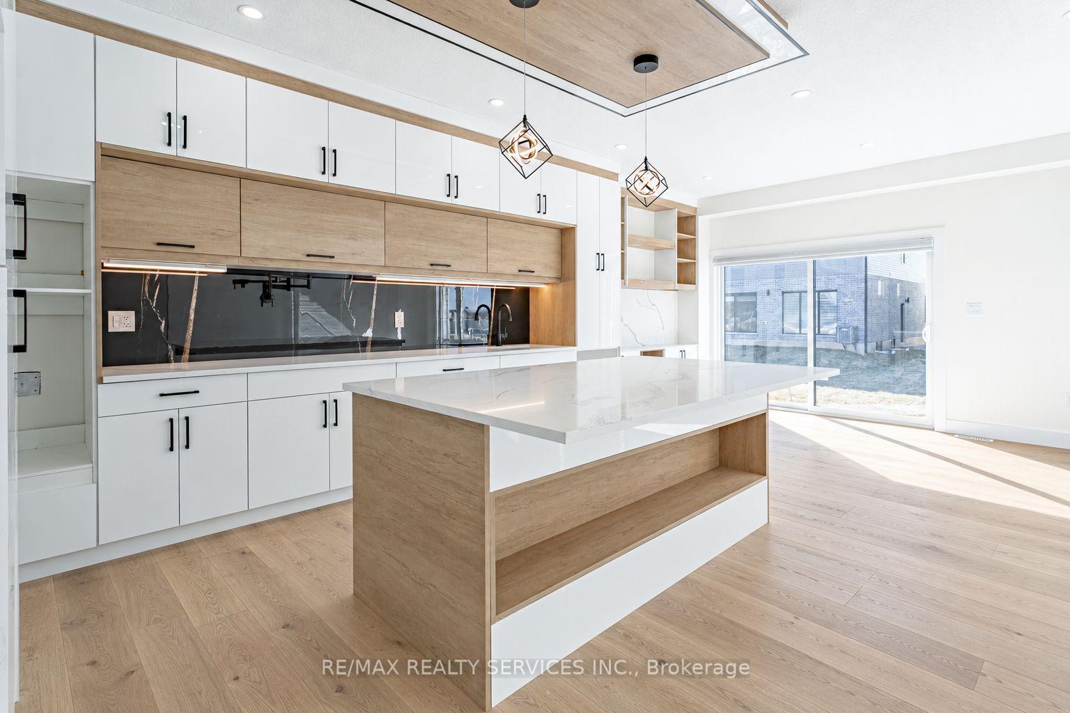 Photo 12 of 829 Darnley Boulevard, London, South U — HOMEH