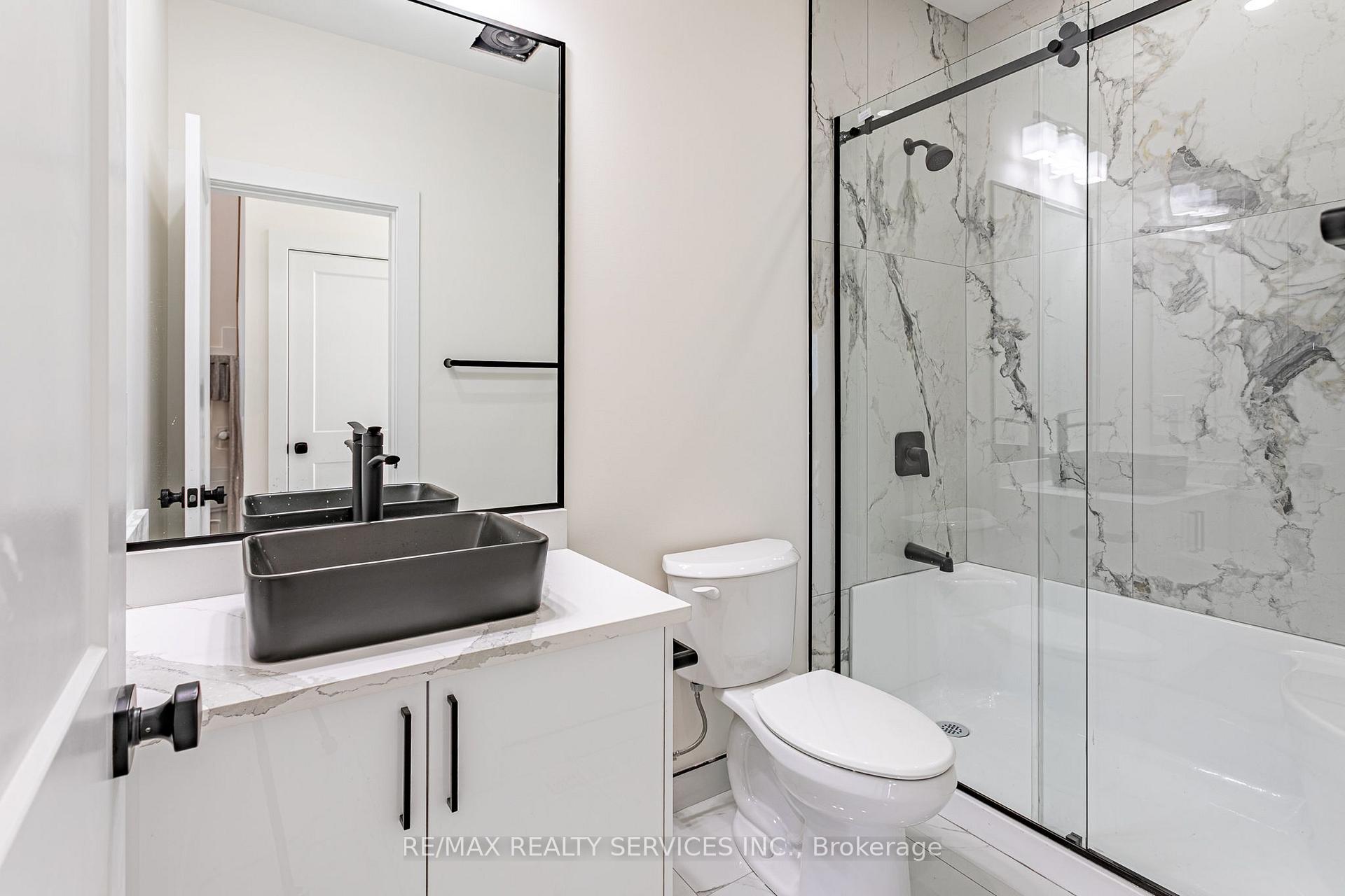 Photo 14 of 829 Darnley Boulevard, London, South U — HOMEH