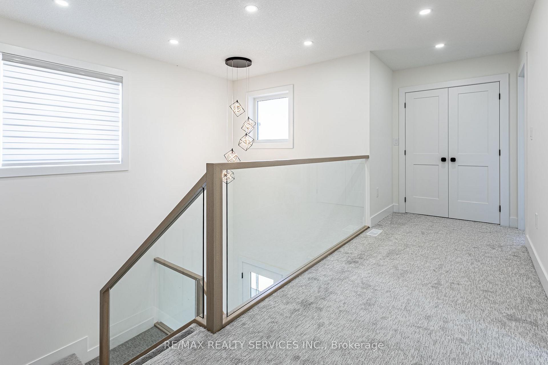 Photo 16 of 829 Darnley Boulevard, London, South U — HOMEH