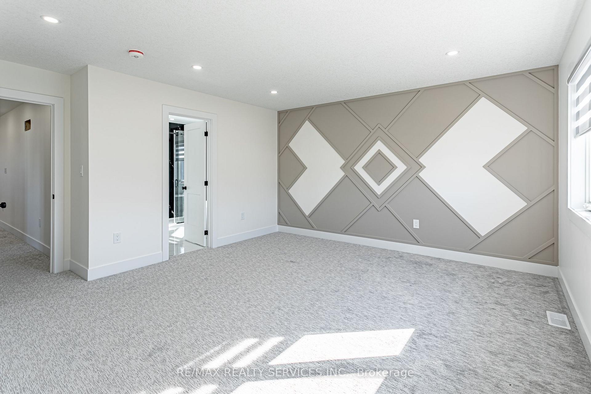 Photo 18 of 829 Darnley Boulevard, London, South U — HOMEH